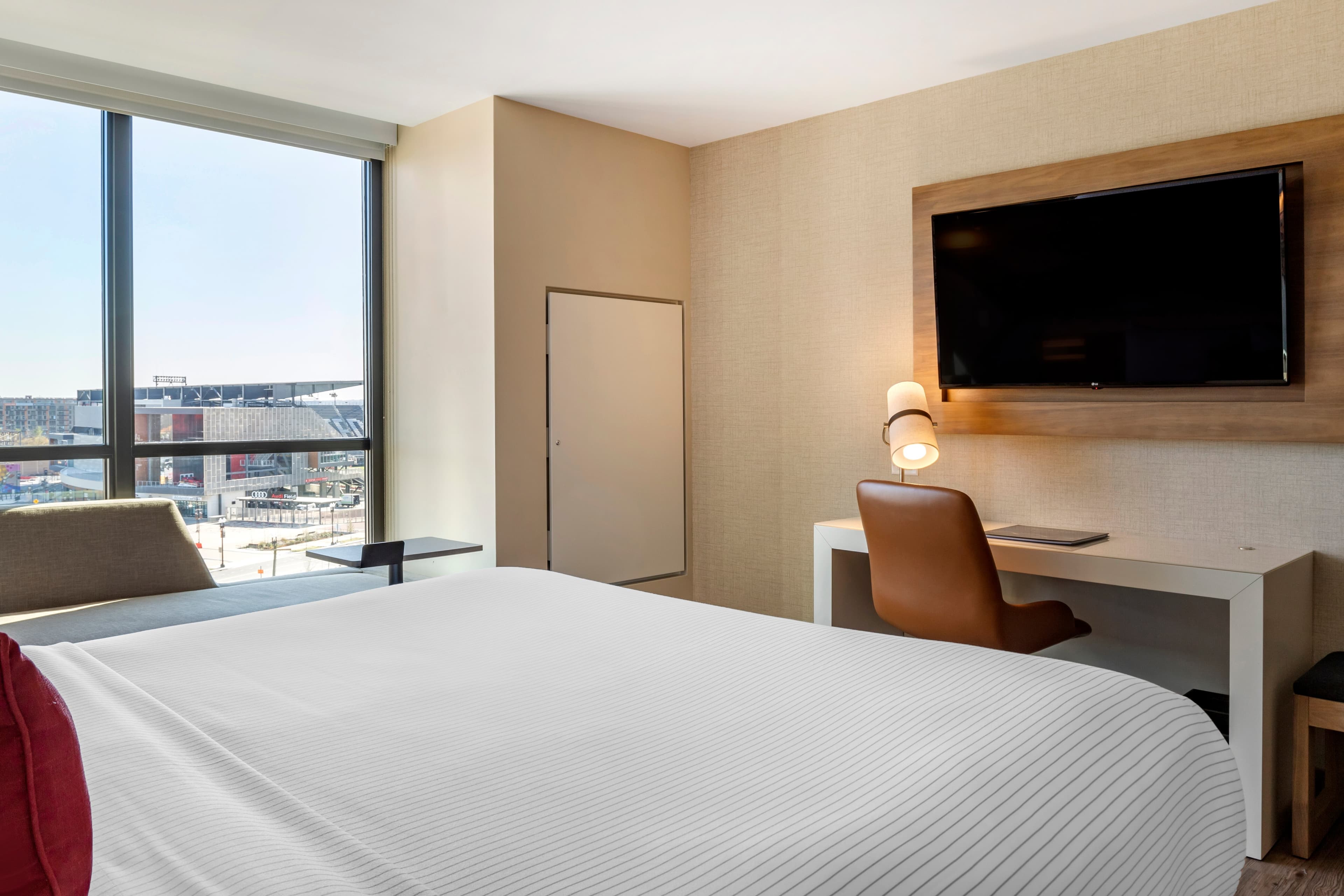 Cambria Hotel Washington D.C. Navy Yard Riverfront - Image 4
