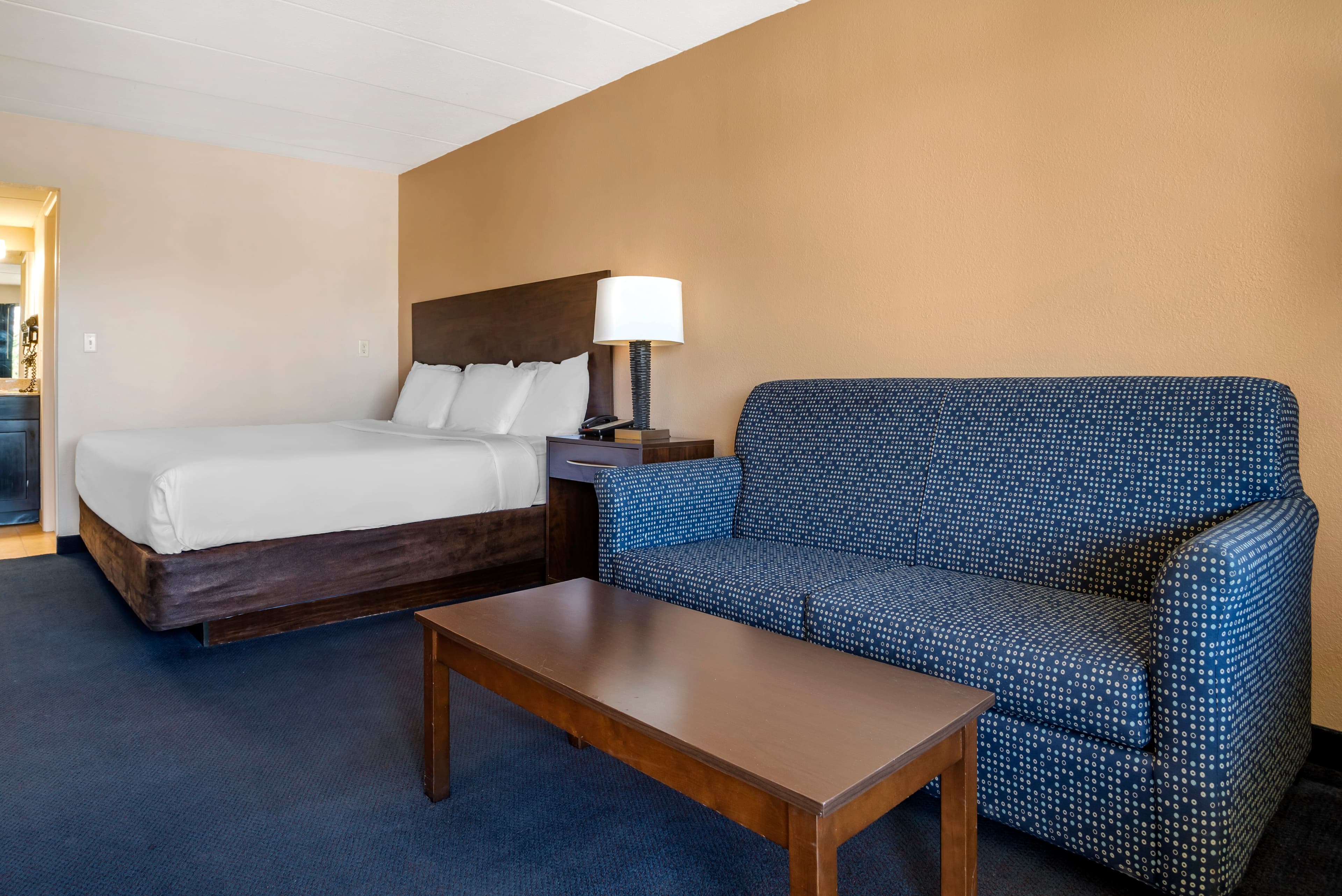 Econo Lodge Inn & Suites Rehoboth Beach — 2