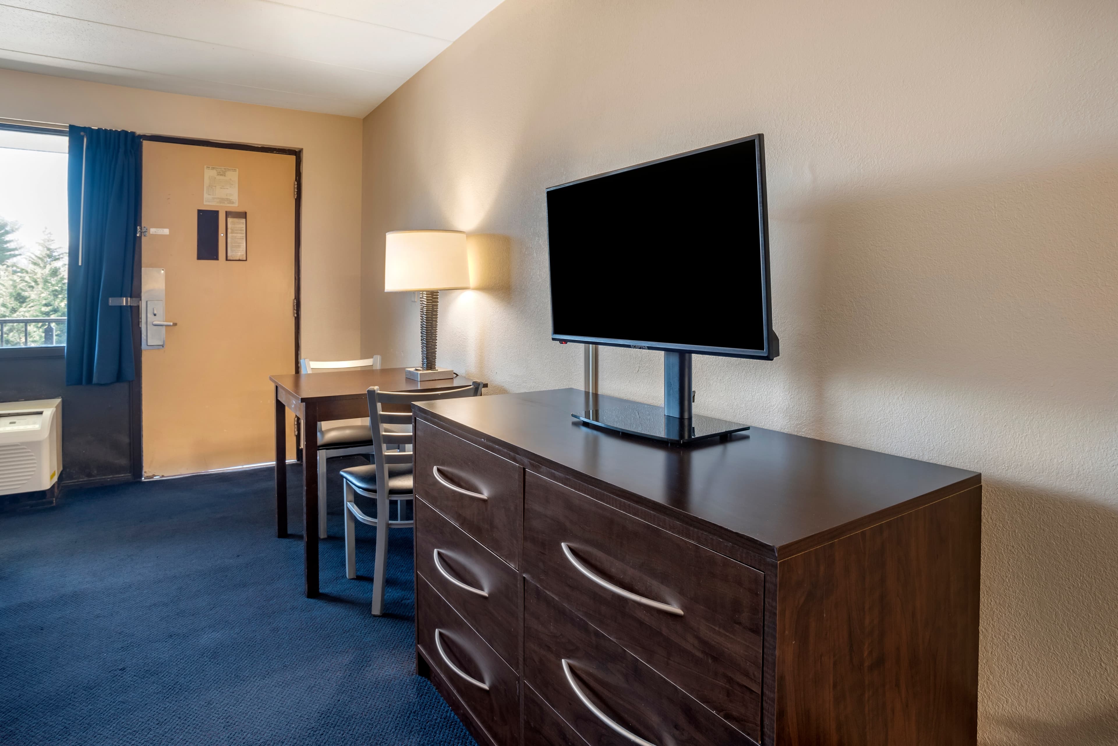 Econo Lodge Inn & Suites Rehoboth Beach — 3