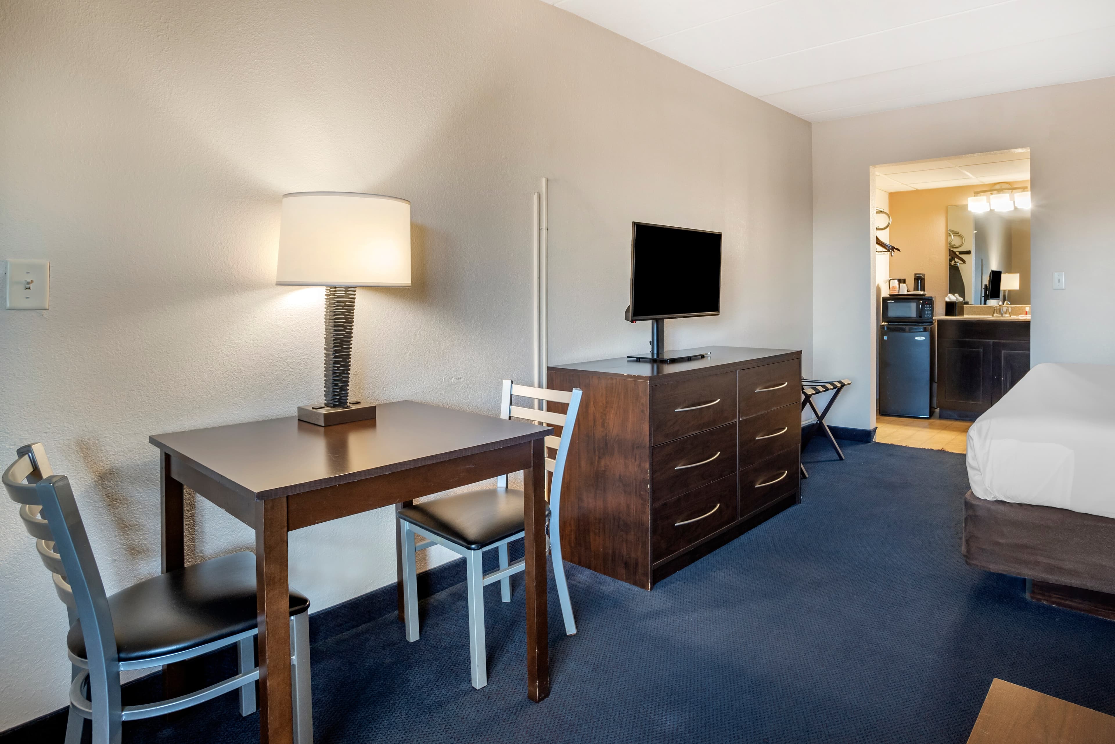 Econo Lodge Inn & Suites Rehoboth Beach — 4