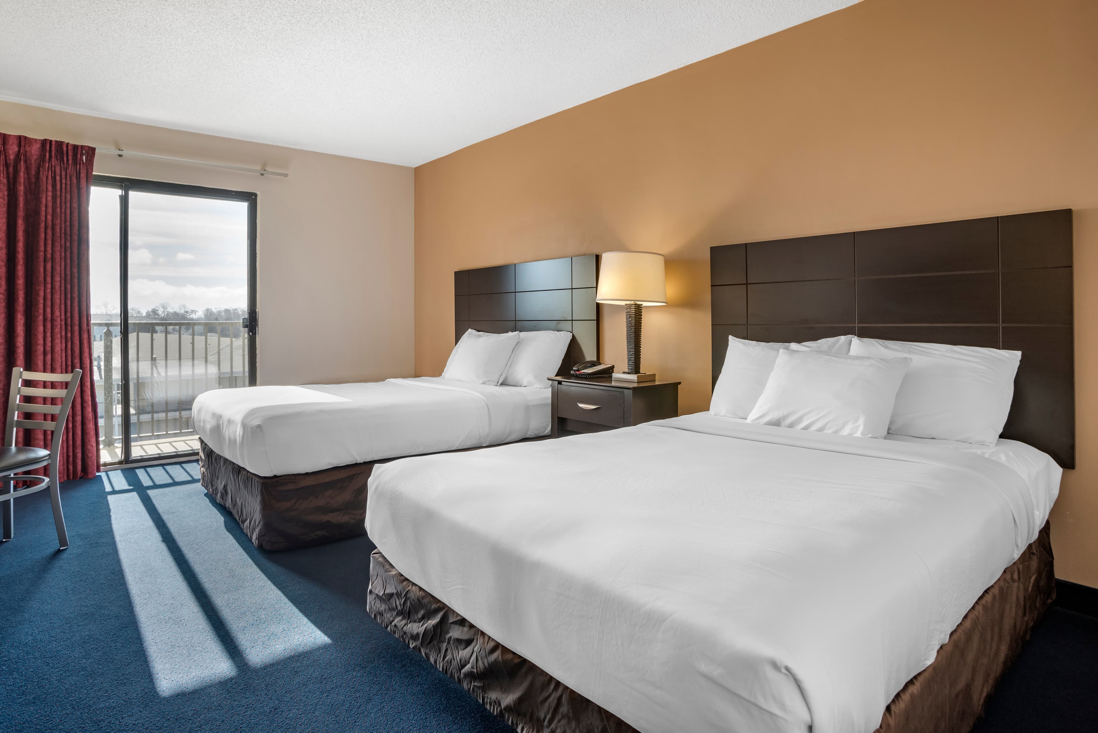 Econo Lodge Inn & Suites Rehoboth Beach — 6