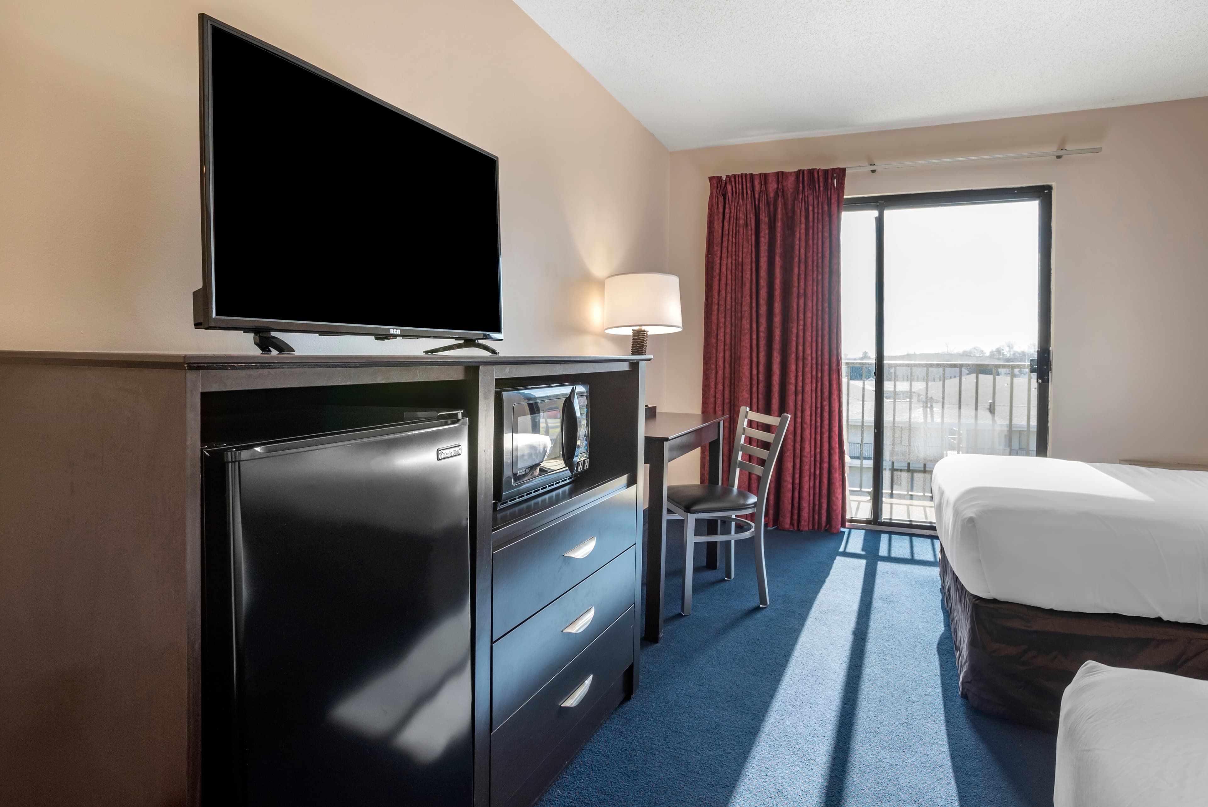 Econo Lodge Inn & Suites Rehoboth Beach — 7