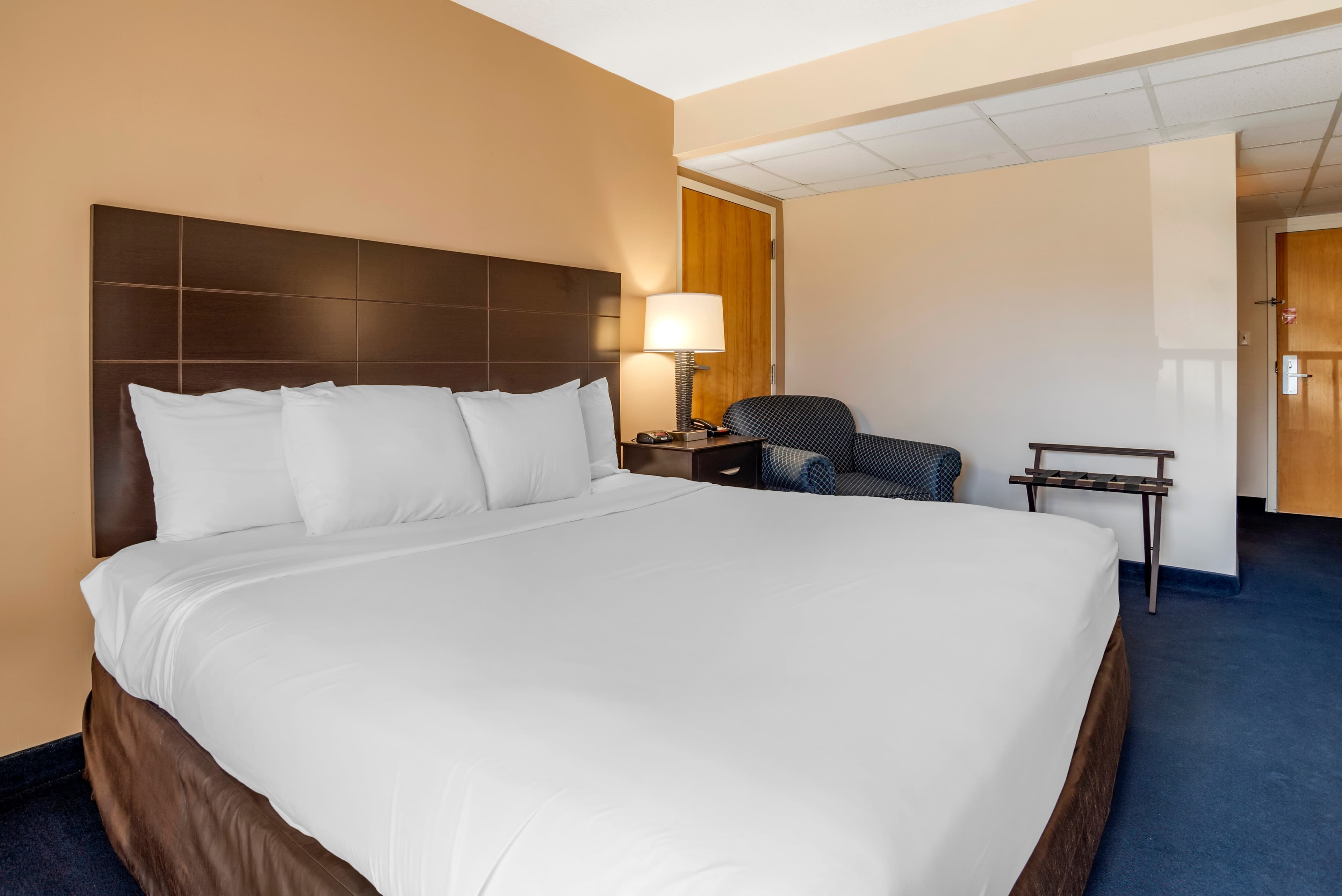 Econo Lodge Inn & Suites Rehoboth Beach — 10