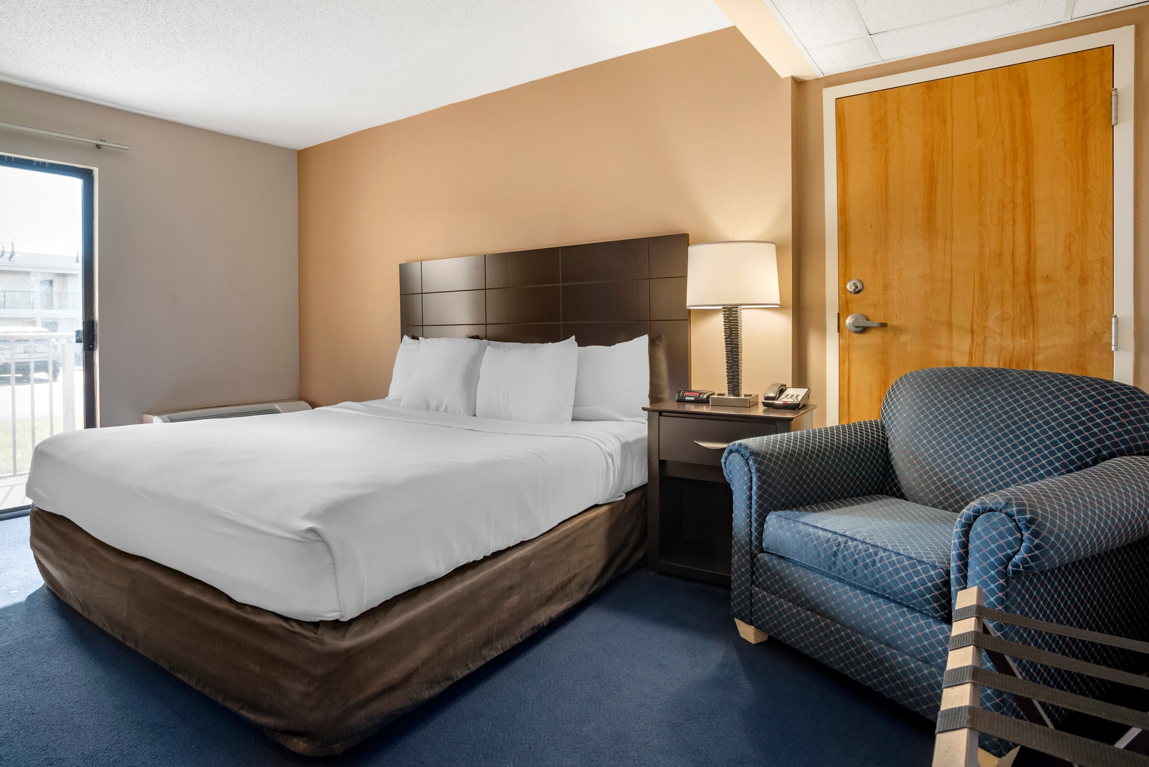 Econo Lodge Inn & Suites Rehoboth Beach — 12