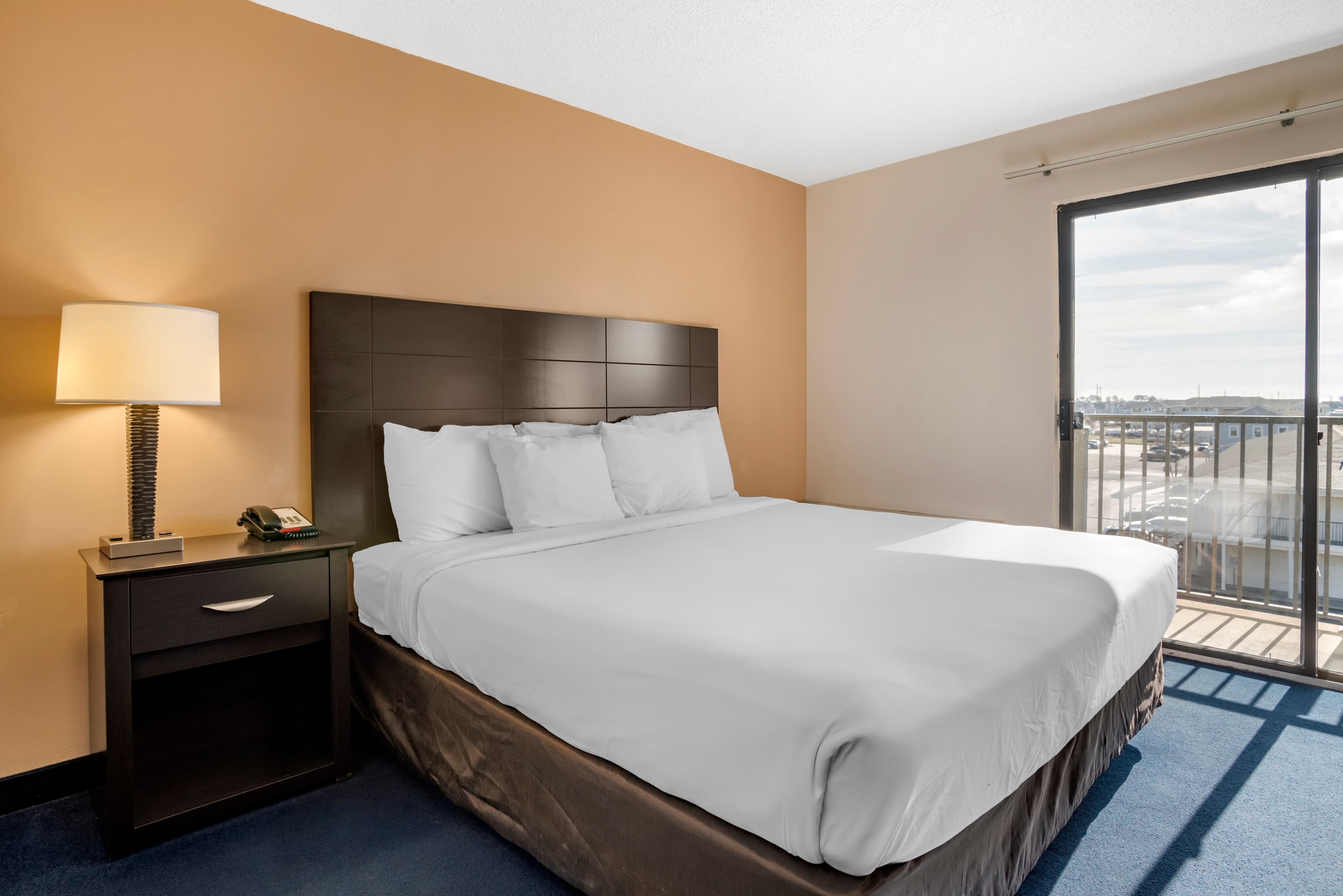 Econo Lodge Inn & Suites Rehoboth Beach — 18