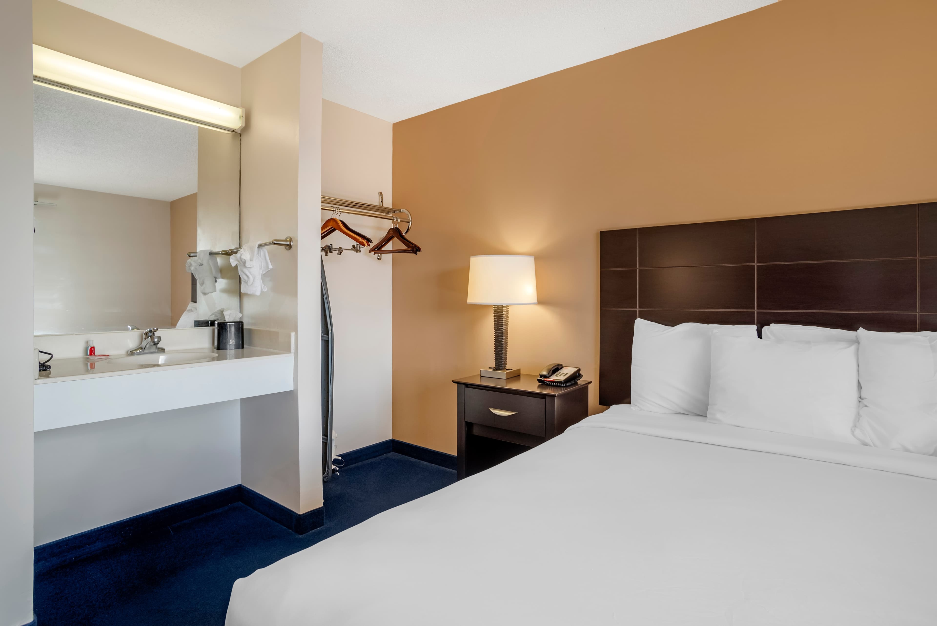 Econo Lodge Inn & Suites Rehoboth Beach — 20