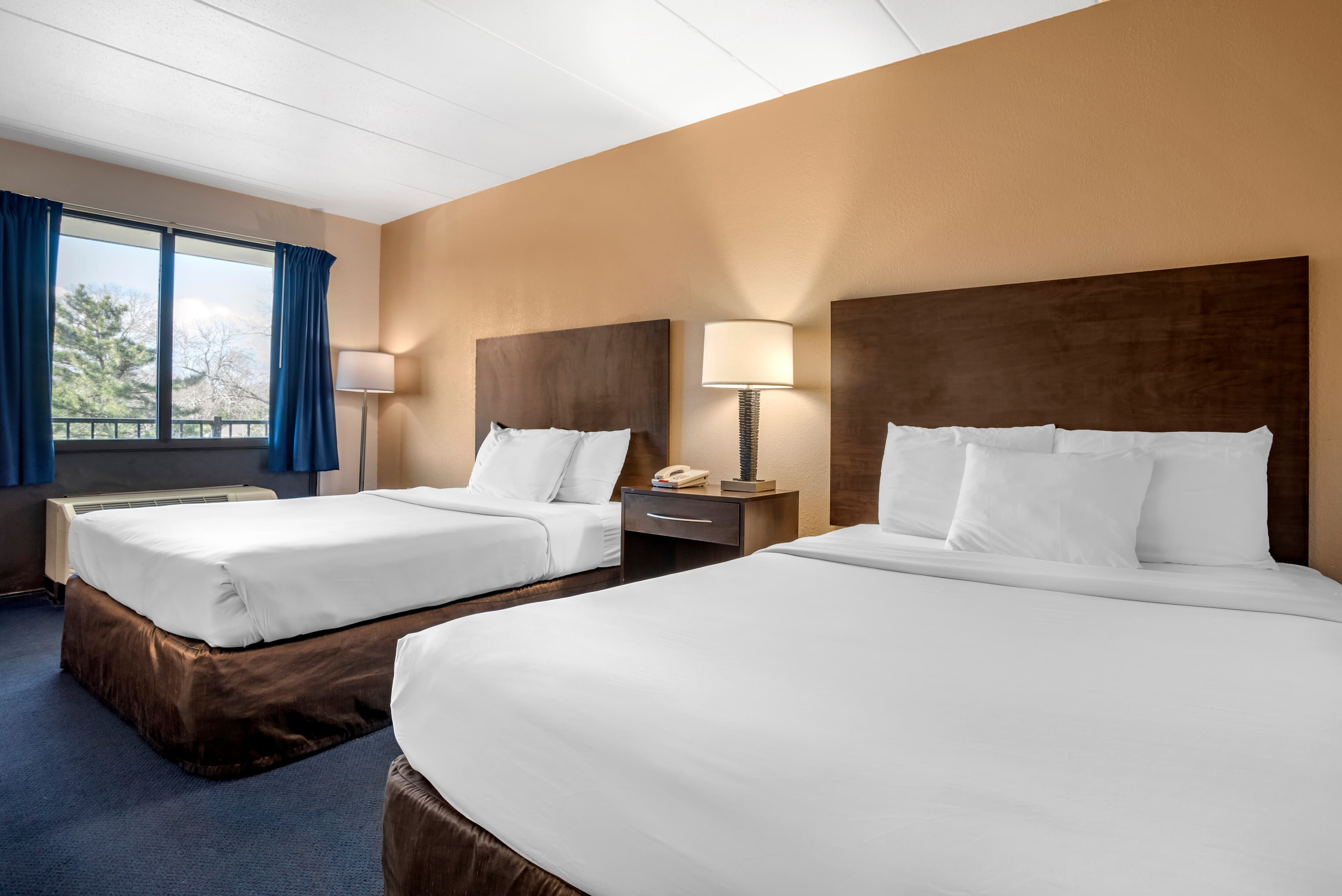 Econo Lodge Inn & Suites Rehoboth Beach - Image 4