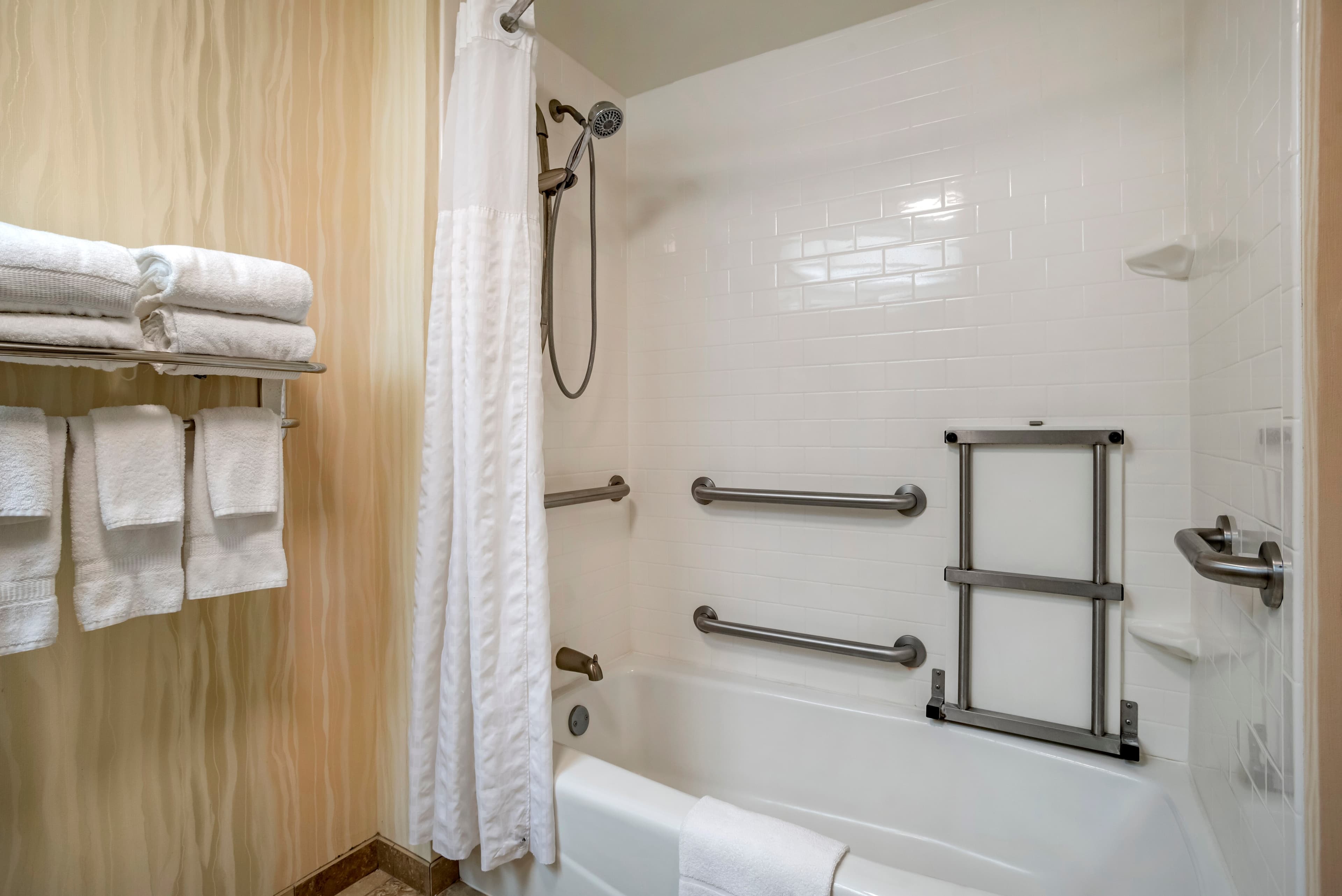 Comfort Inn & Suites Newark - Wilmington - Image 5