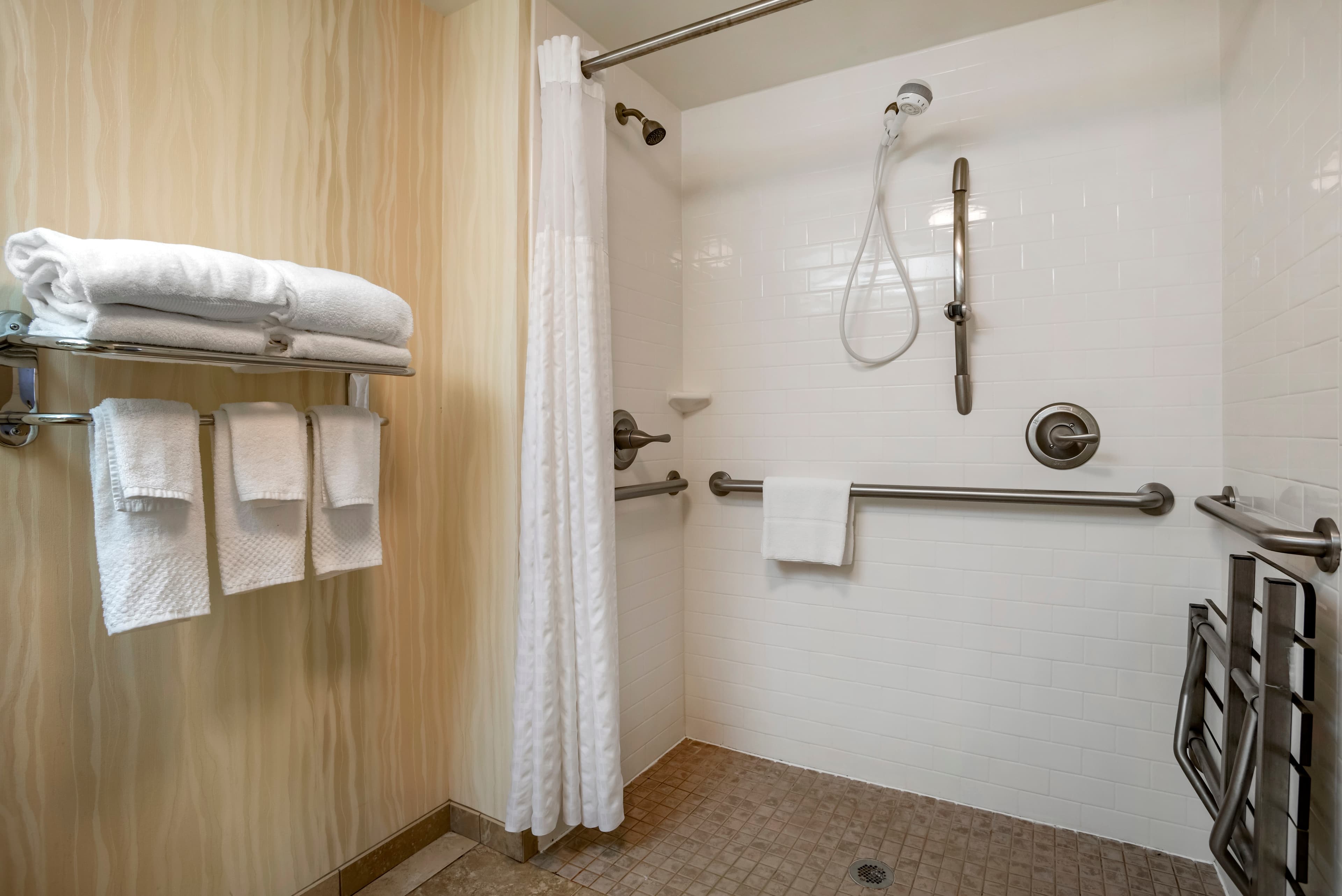 Comfort Inn & Suites Newark - Wilmington — 9