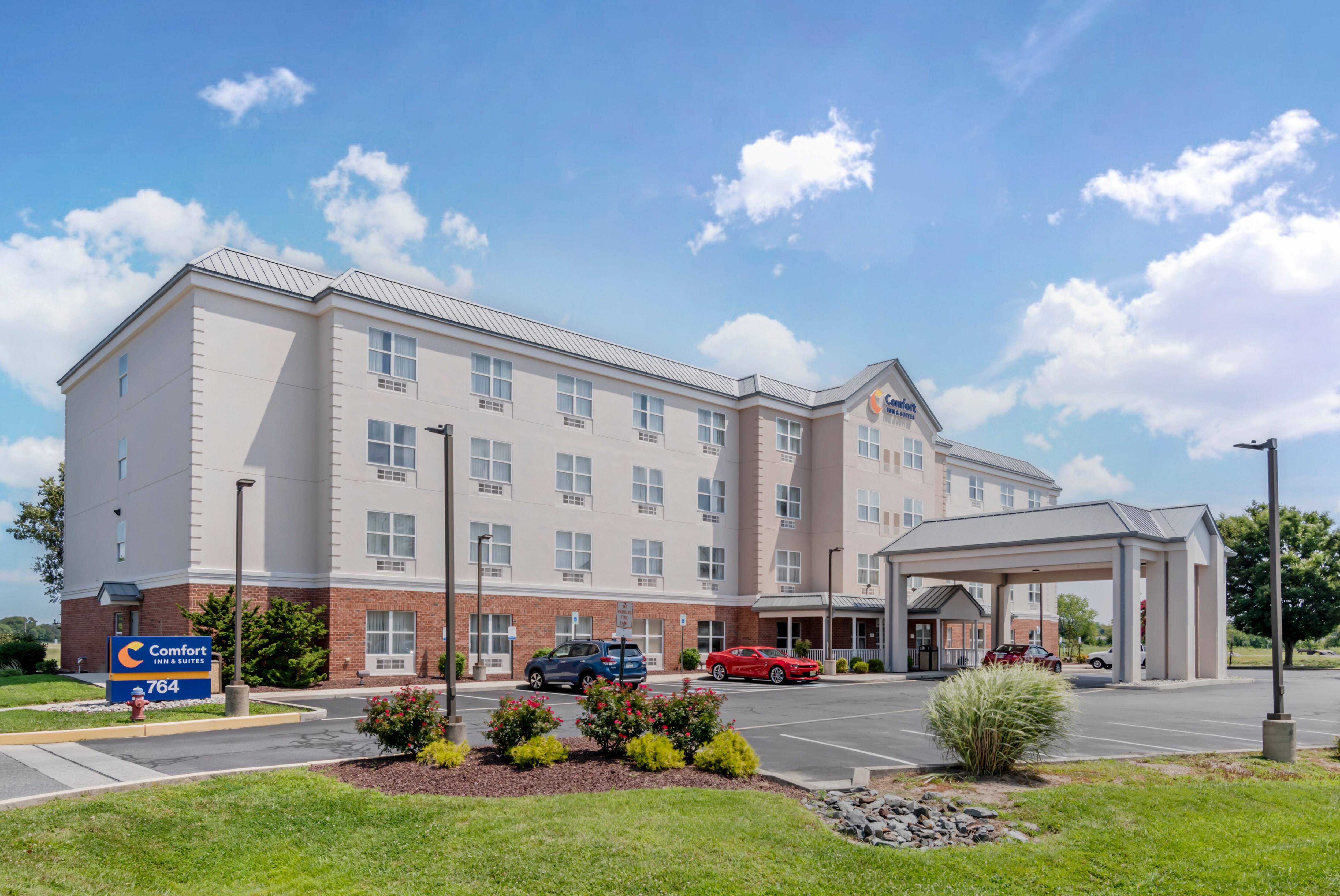 Comfort Inn & Suites Dover near Speedway - Image 1
