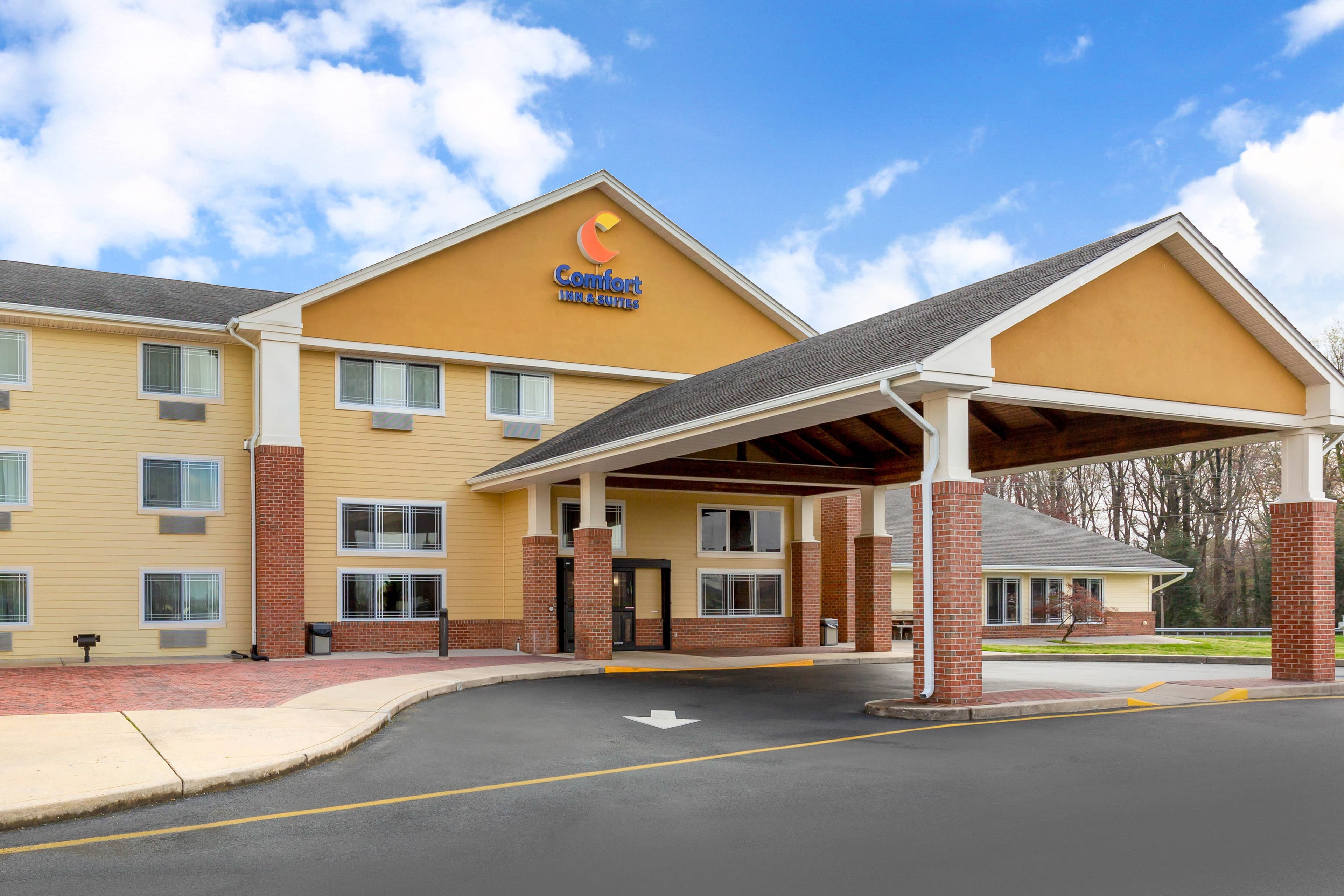 Comfort Inn & Suites Milford - Image 1