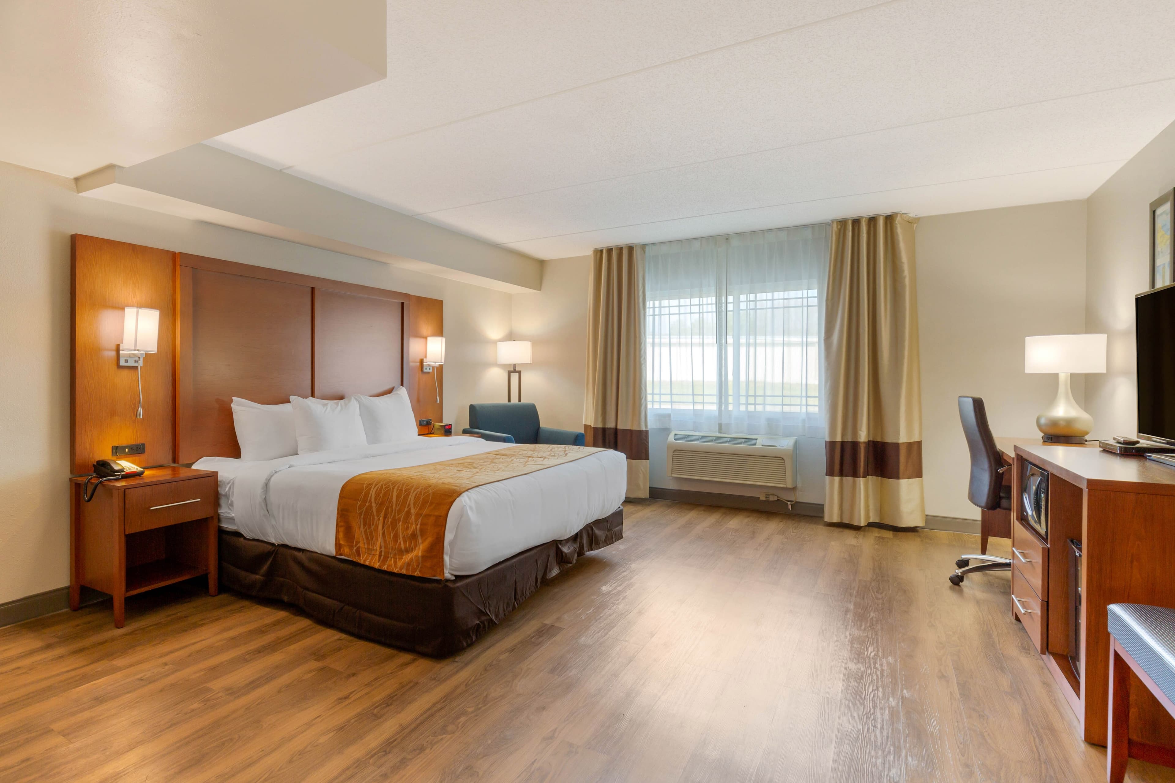 Comfort Inn & Suites Milford — 6