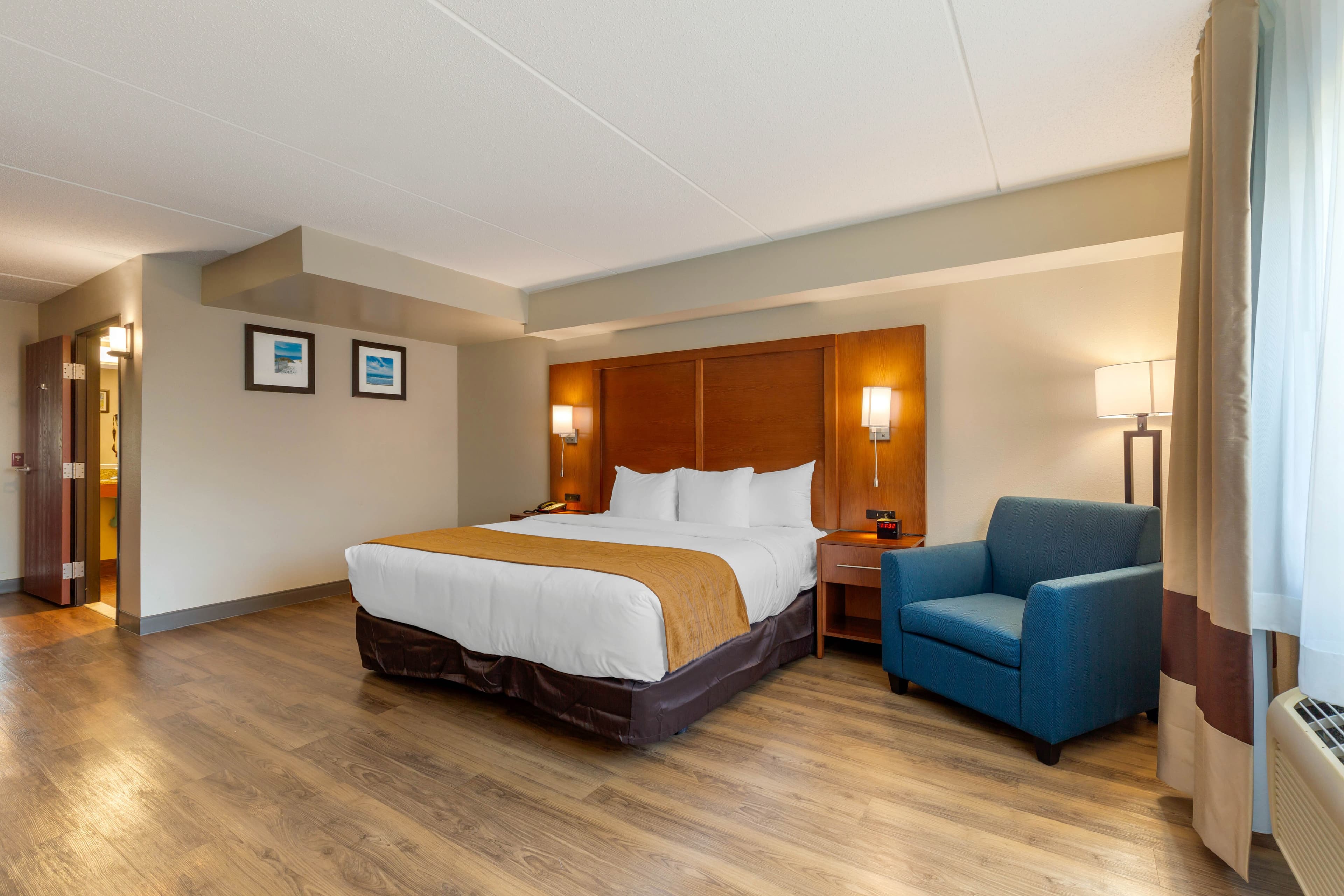 Comfort Inn & Suites Milford — 7