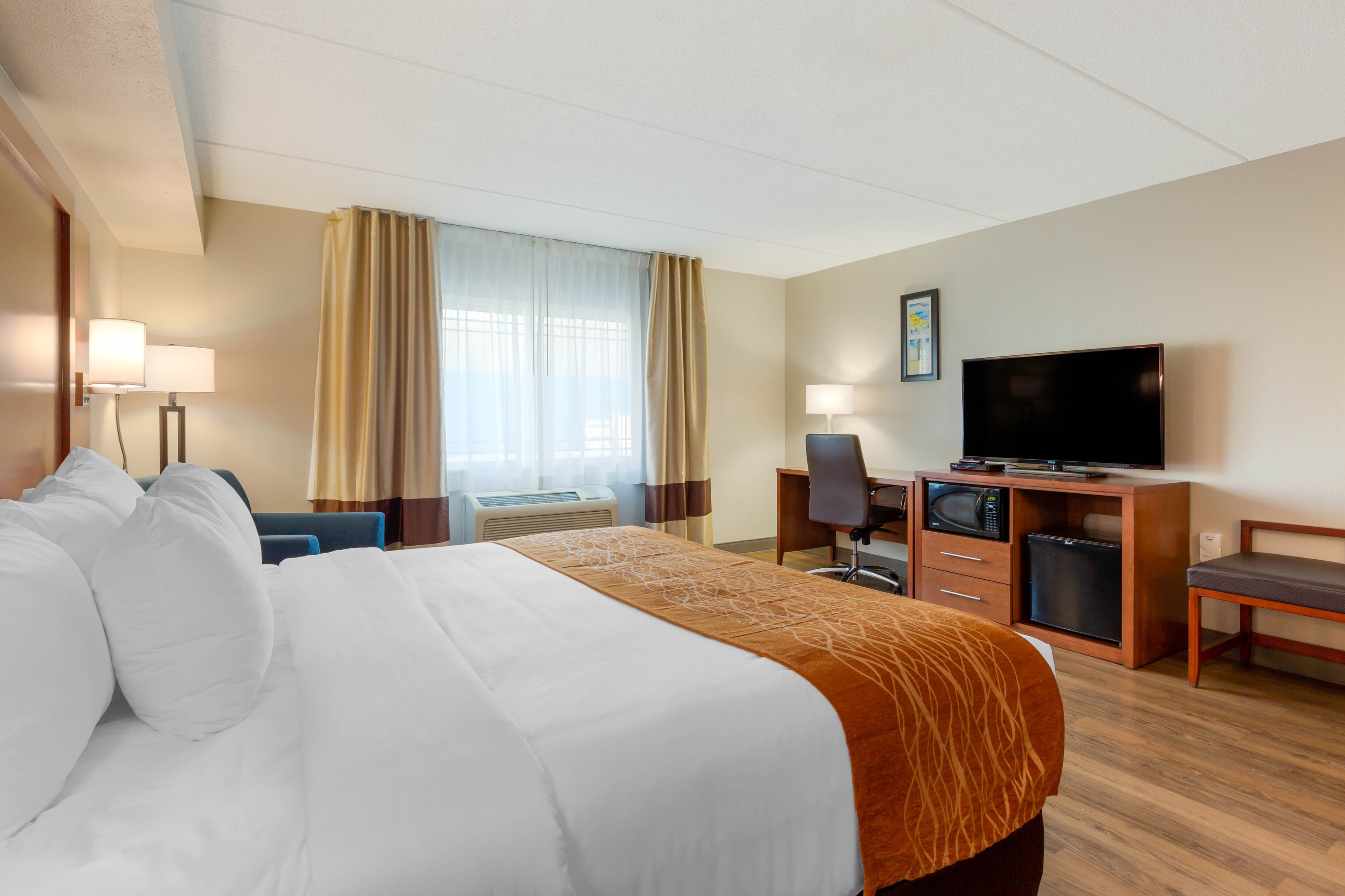 Comfort Inn & Suites Milford — 8
