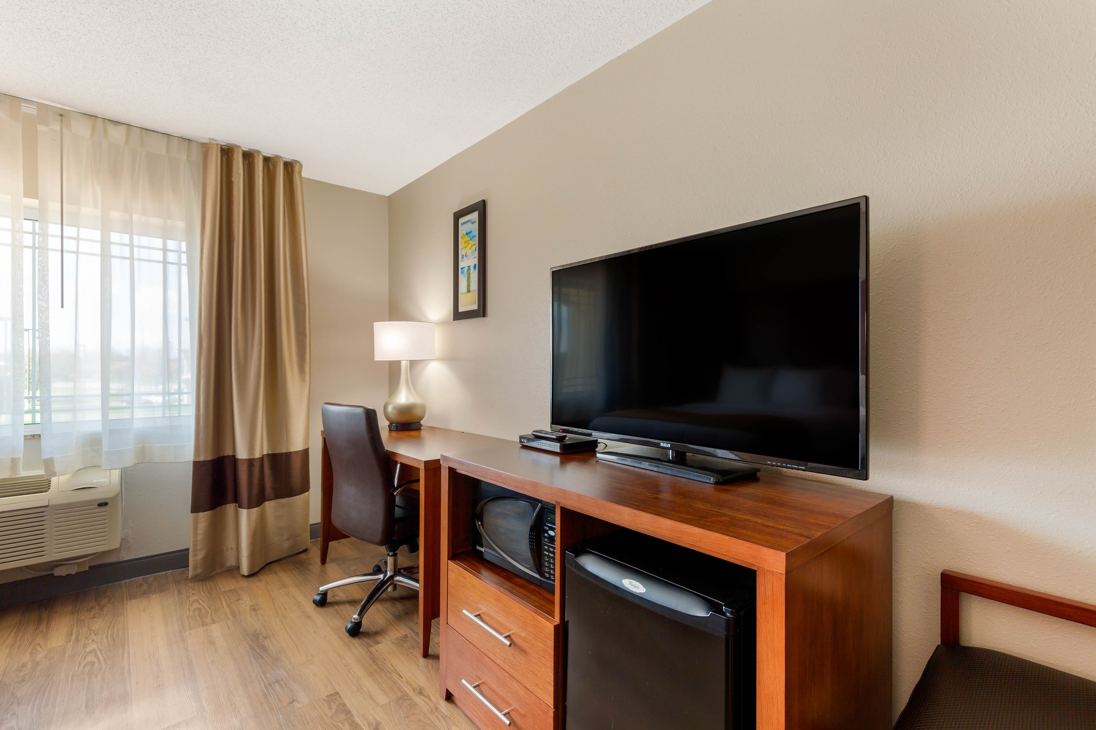 Comfort Inn & Suites Milford — 11