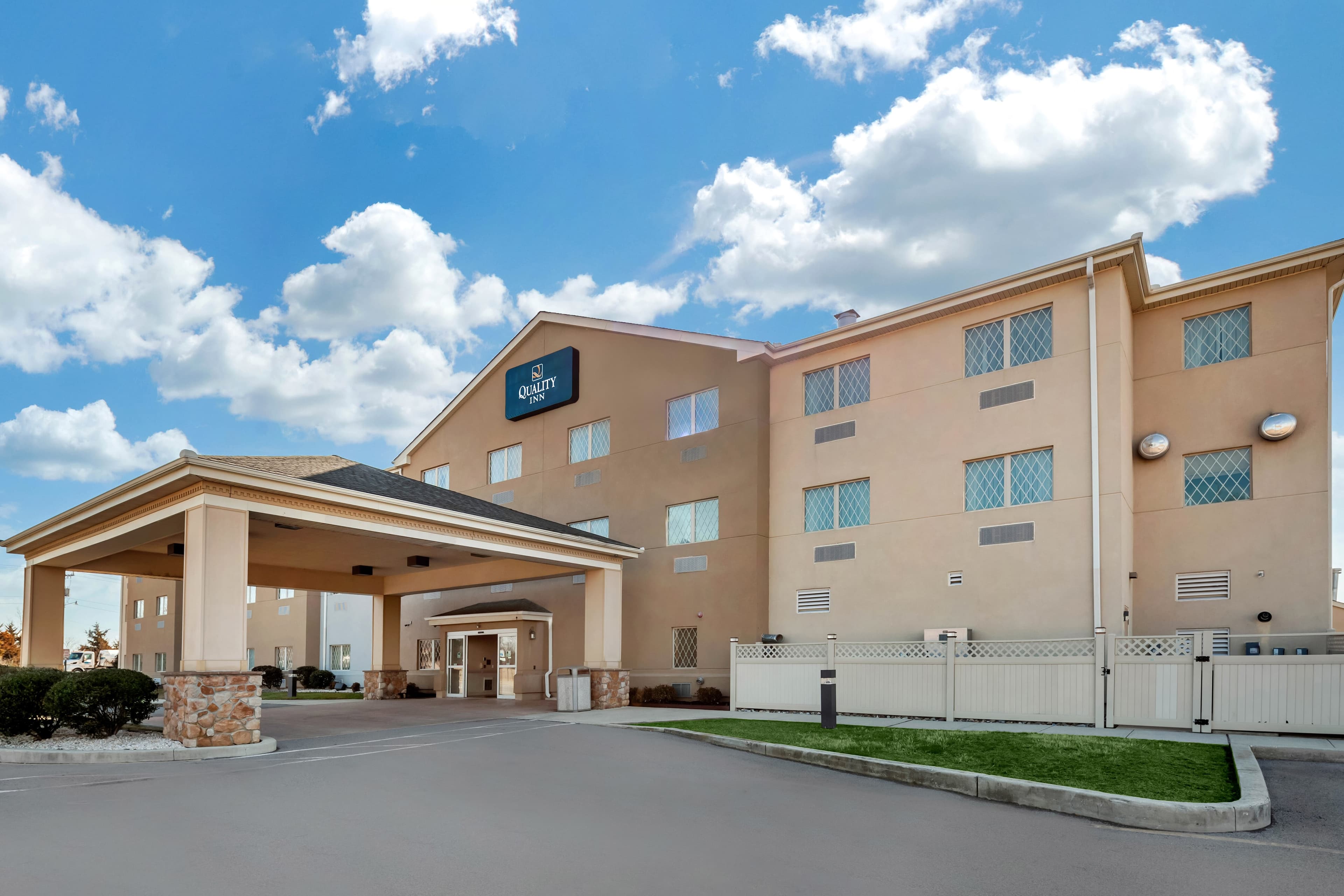 Quality Inn Smyrna - Image 1