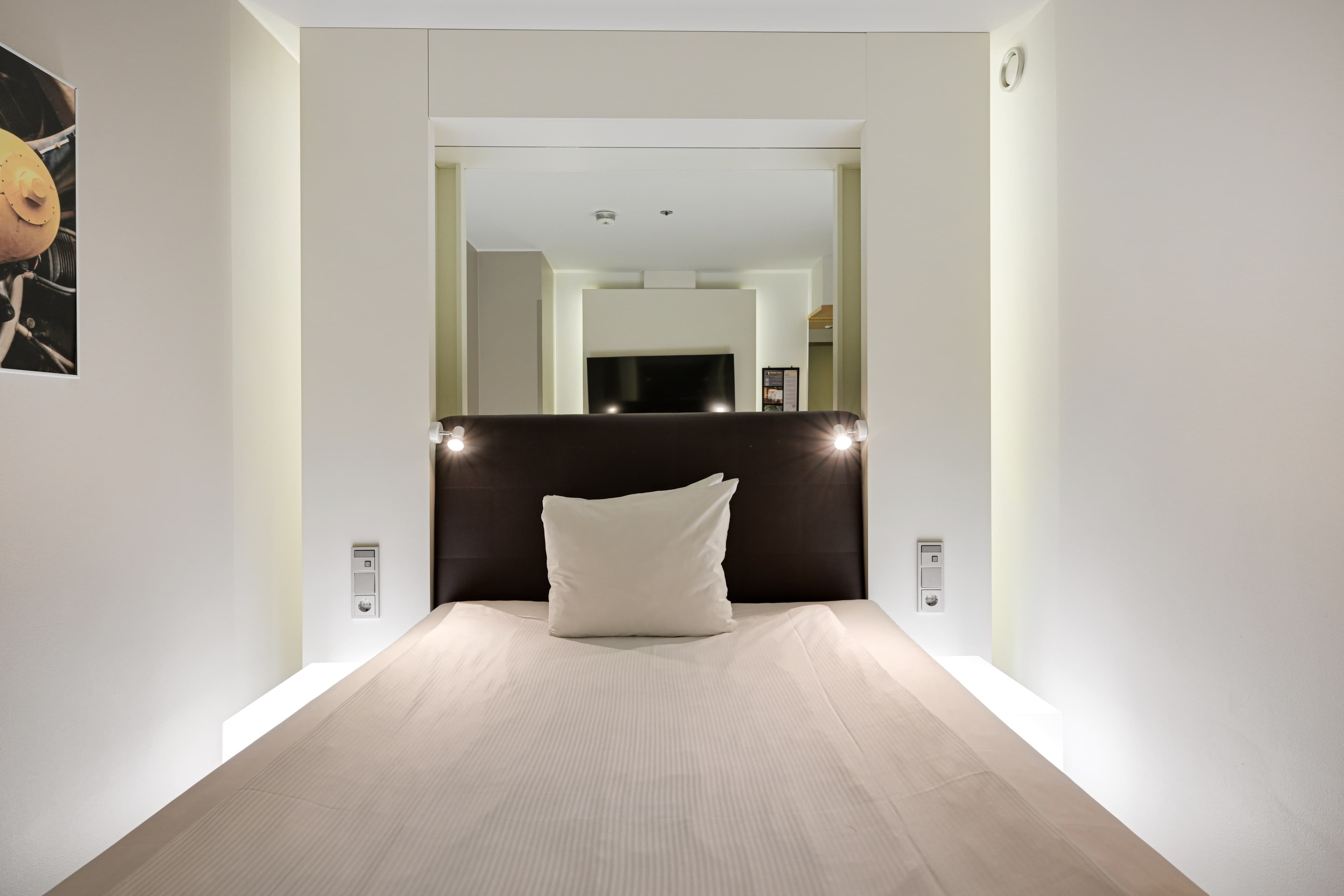 Comfort Hotel Xpress Helsinki Airport Terminal — 8