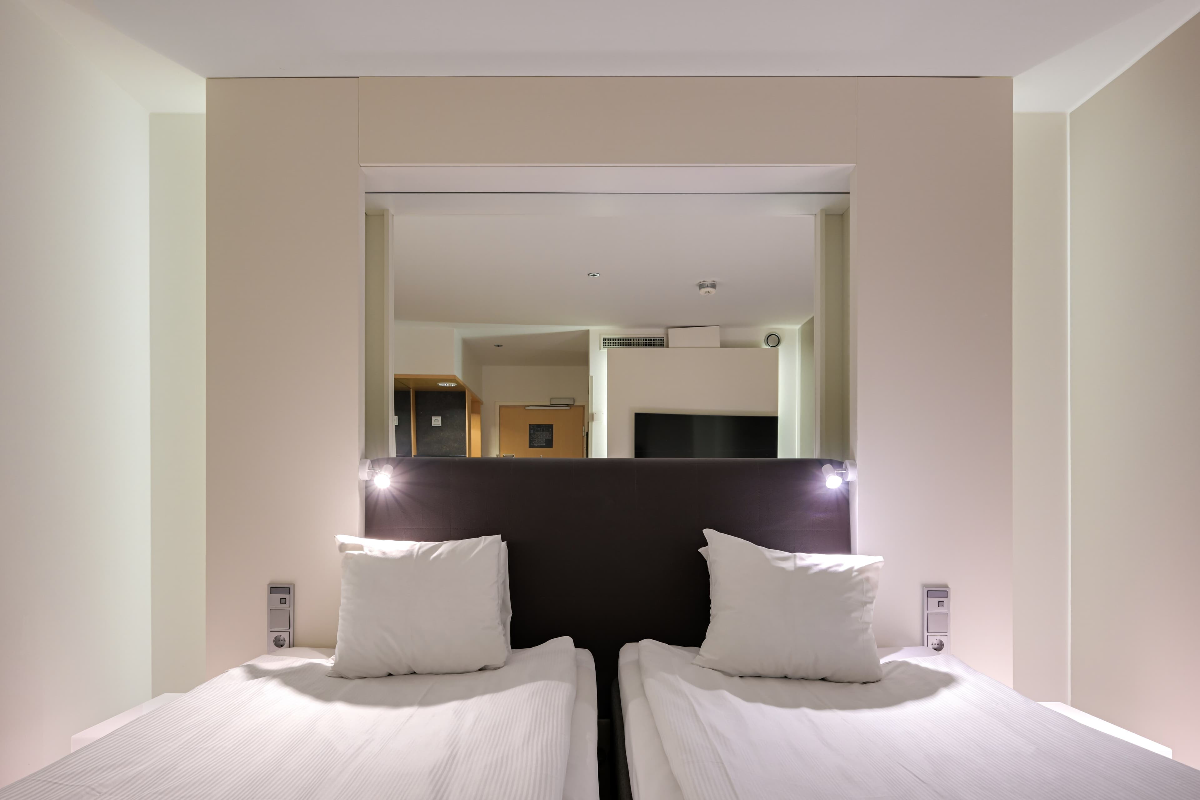 Comfort Hotel Xpress Helsinki Airport Terminal — 13