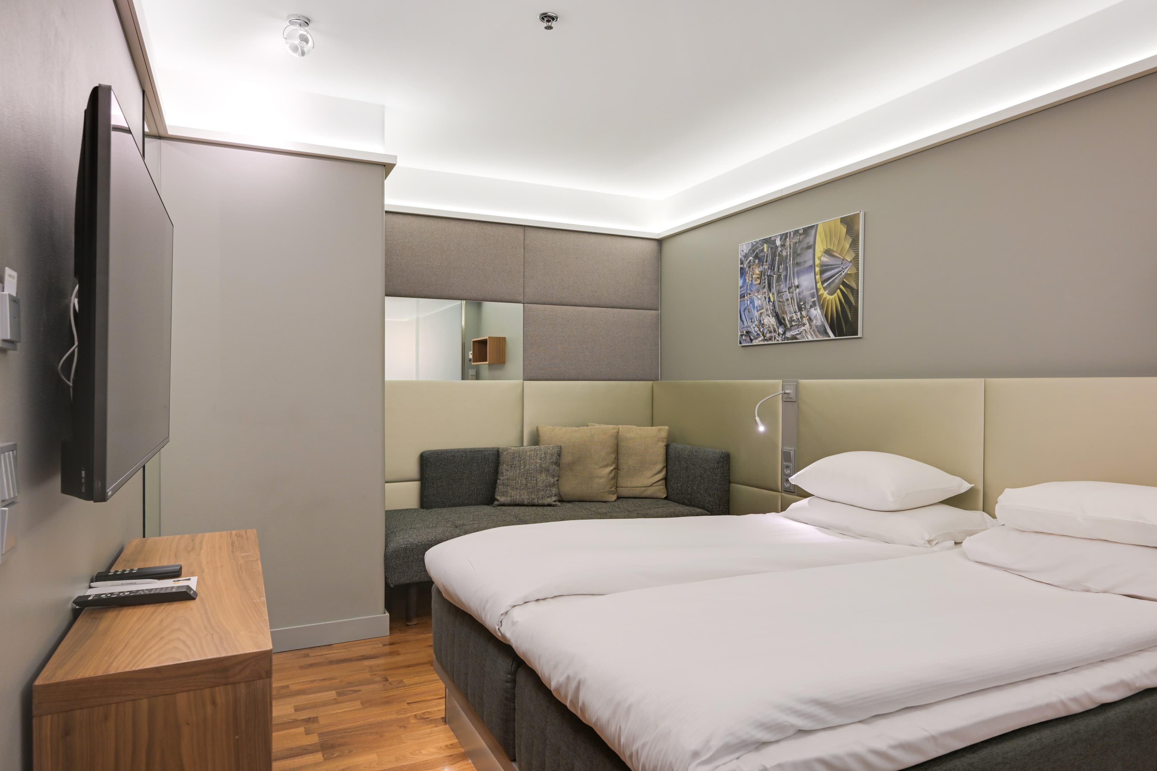 Comfort Hotel Xpress Helsinki Airport Terminal — 20