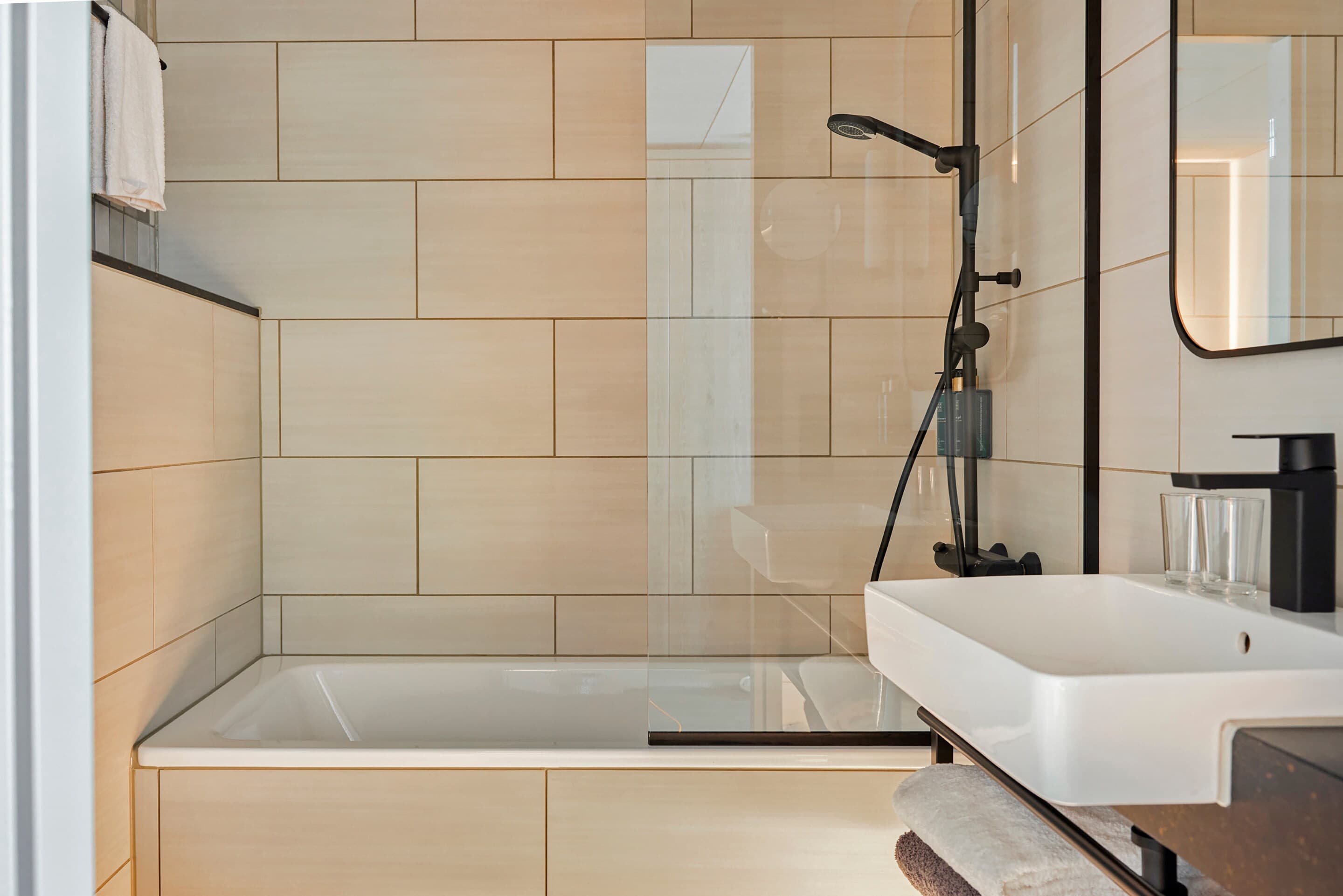 Clarion Hotel Helsinki Airport - Image 4