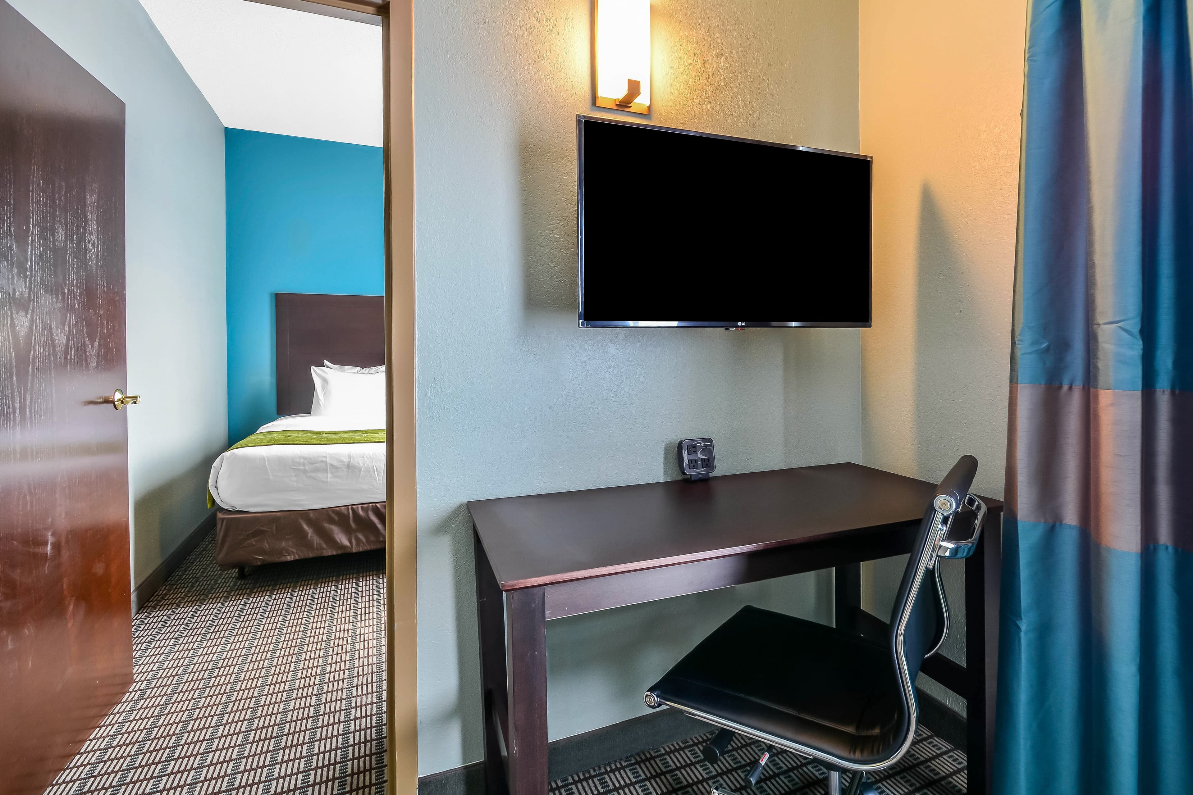 Comfort Suites Tampa - Brandon - Image 5