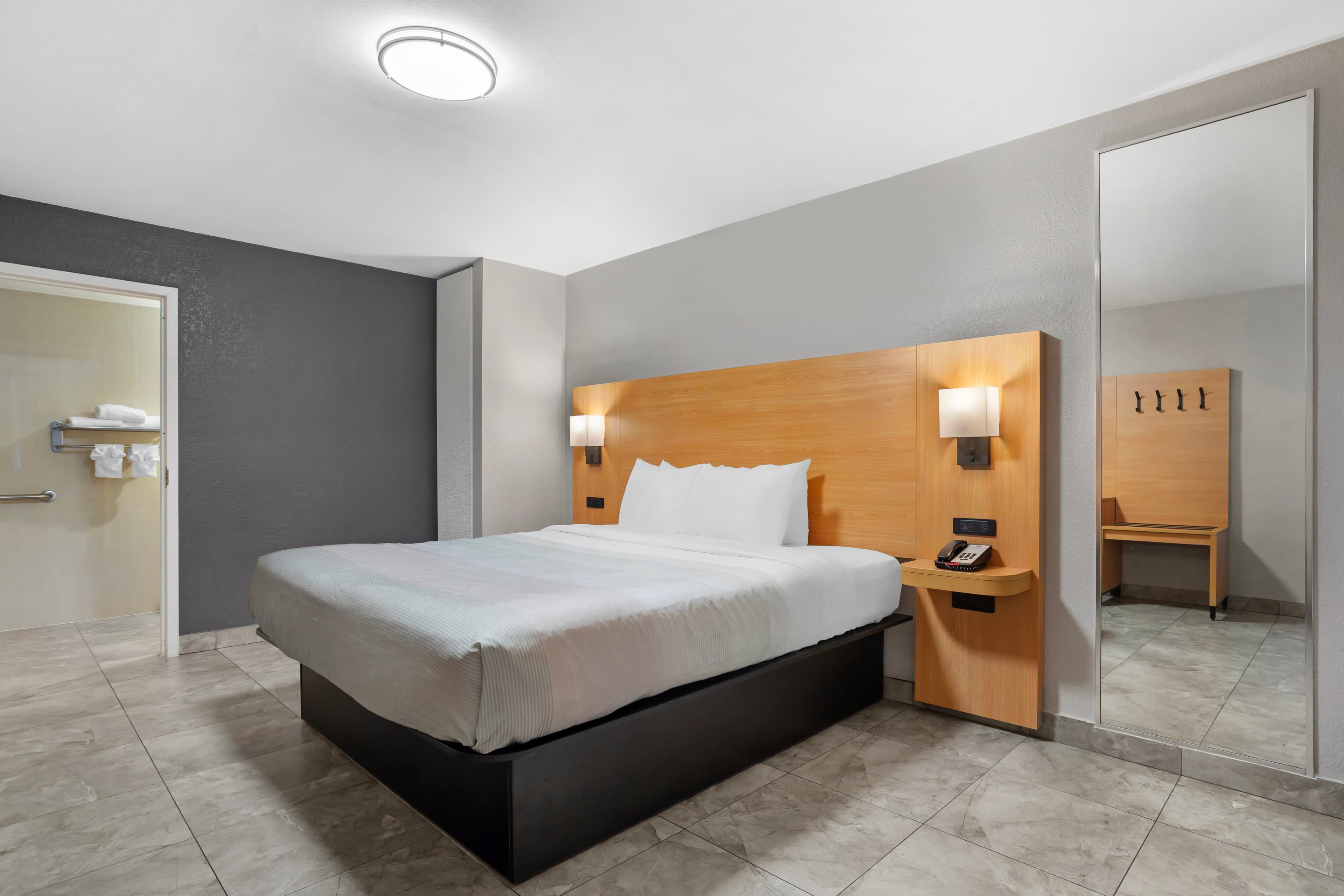 Quality Inn and Conference Center Tampa-Brandon - Image 2