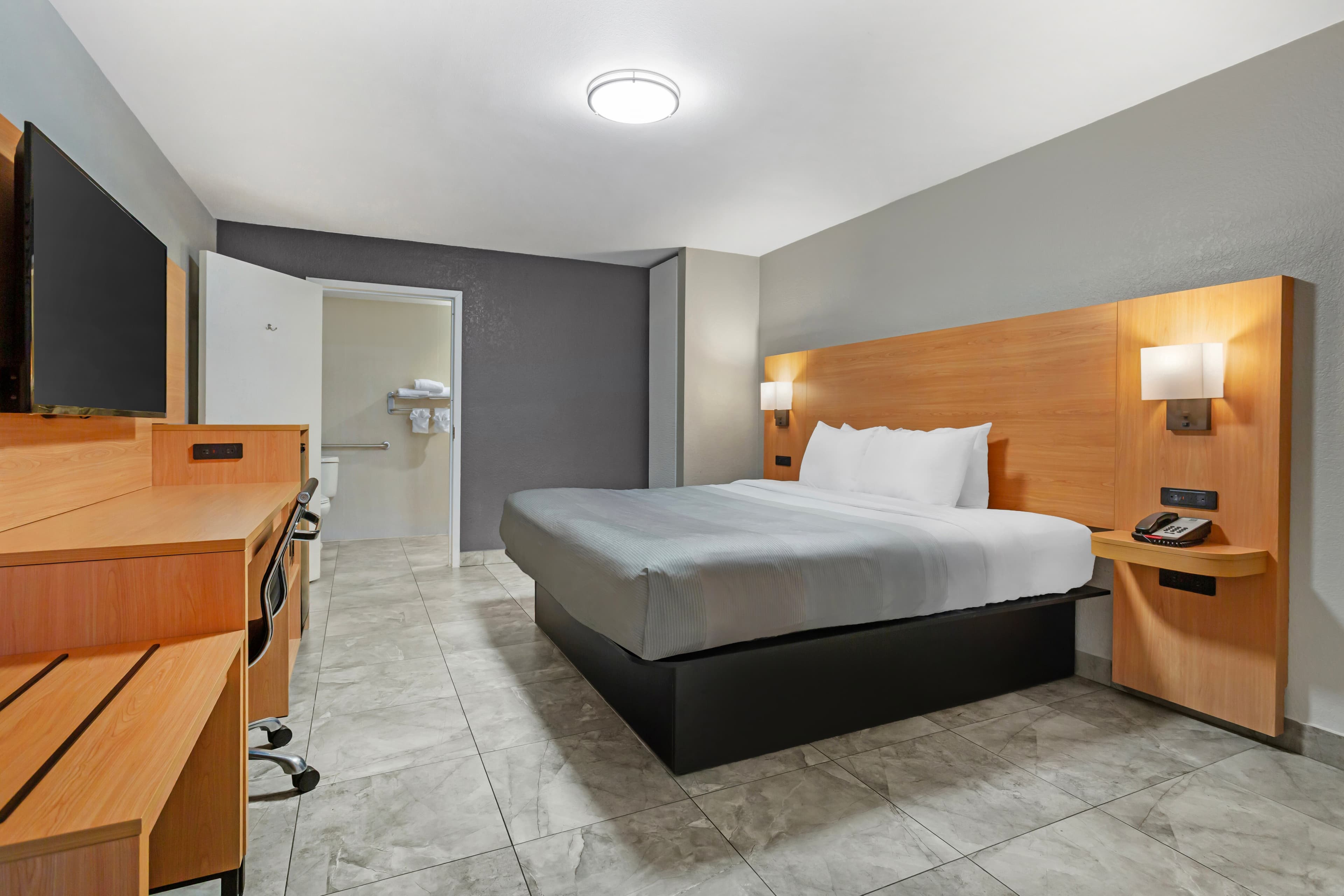 Quality Inn and Conference Center Tampa-Brandon - Image 3