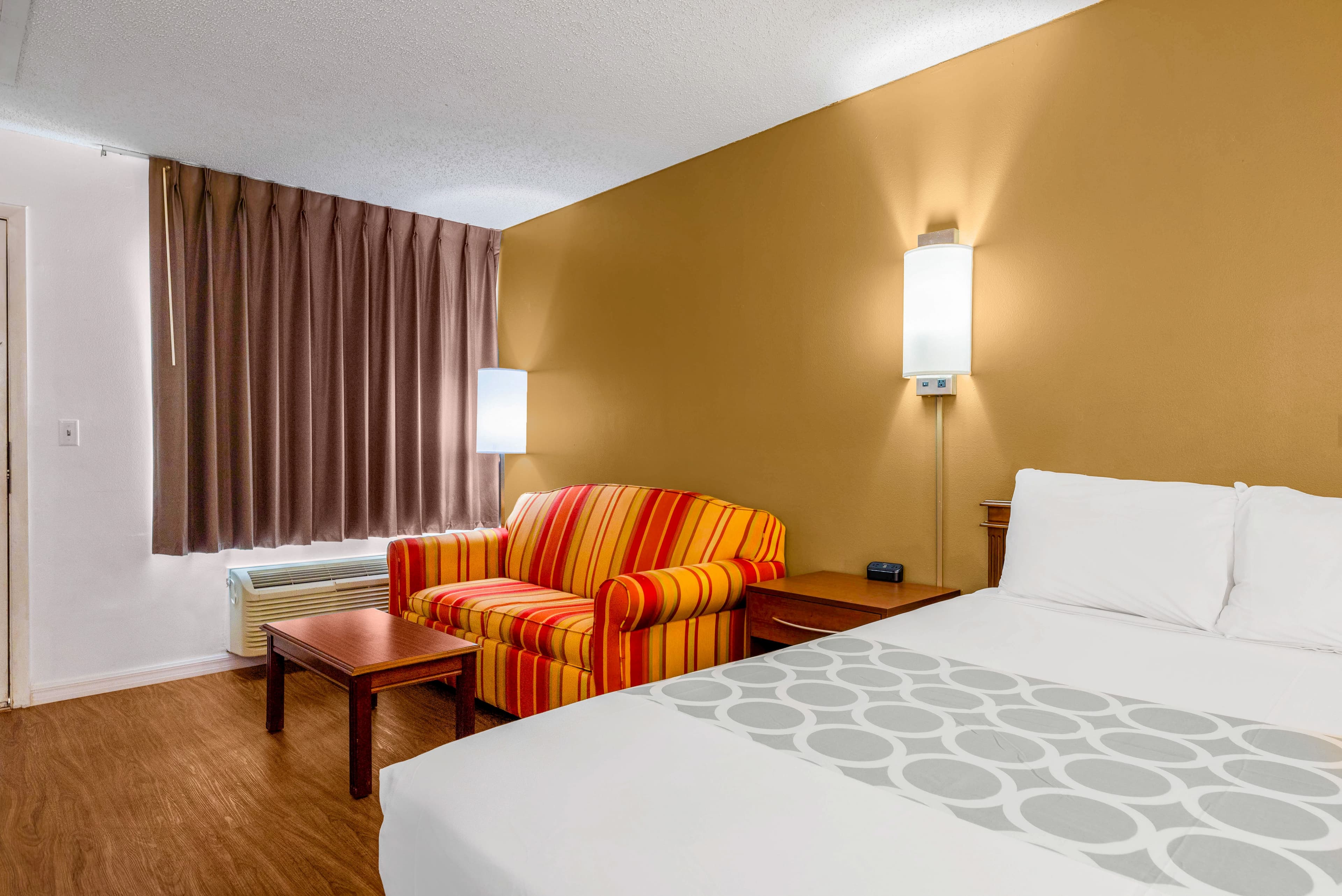 Econo Lodge Crystal River — 10