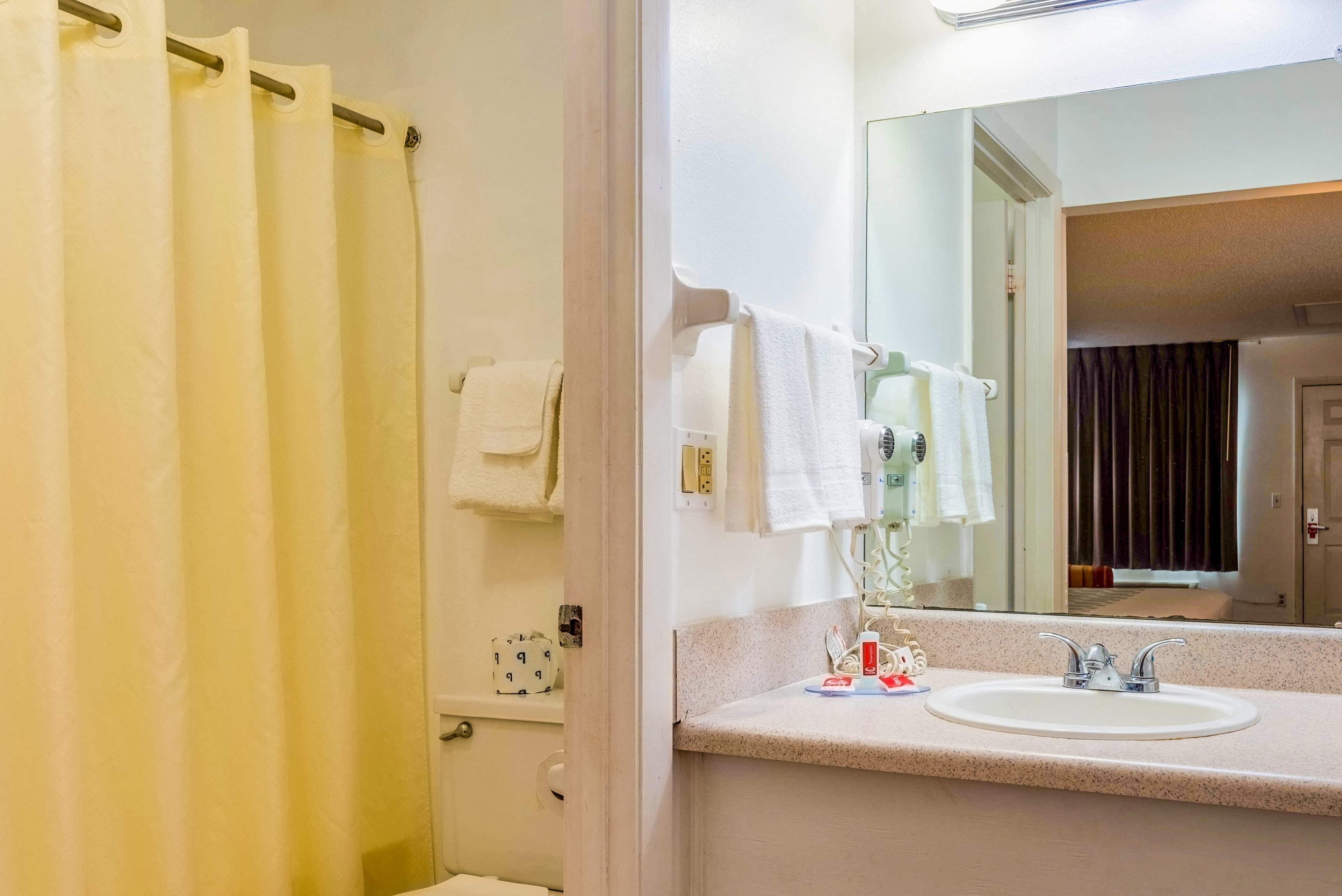 Econo Lodge Crystal River — 12