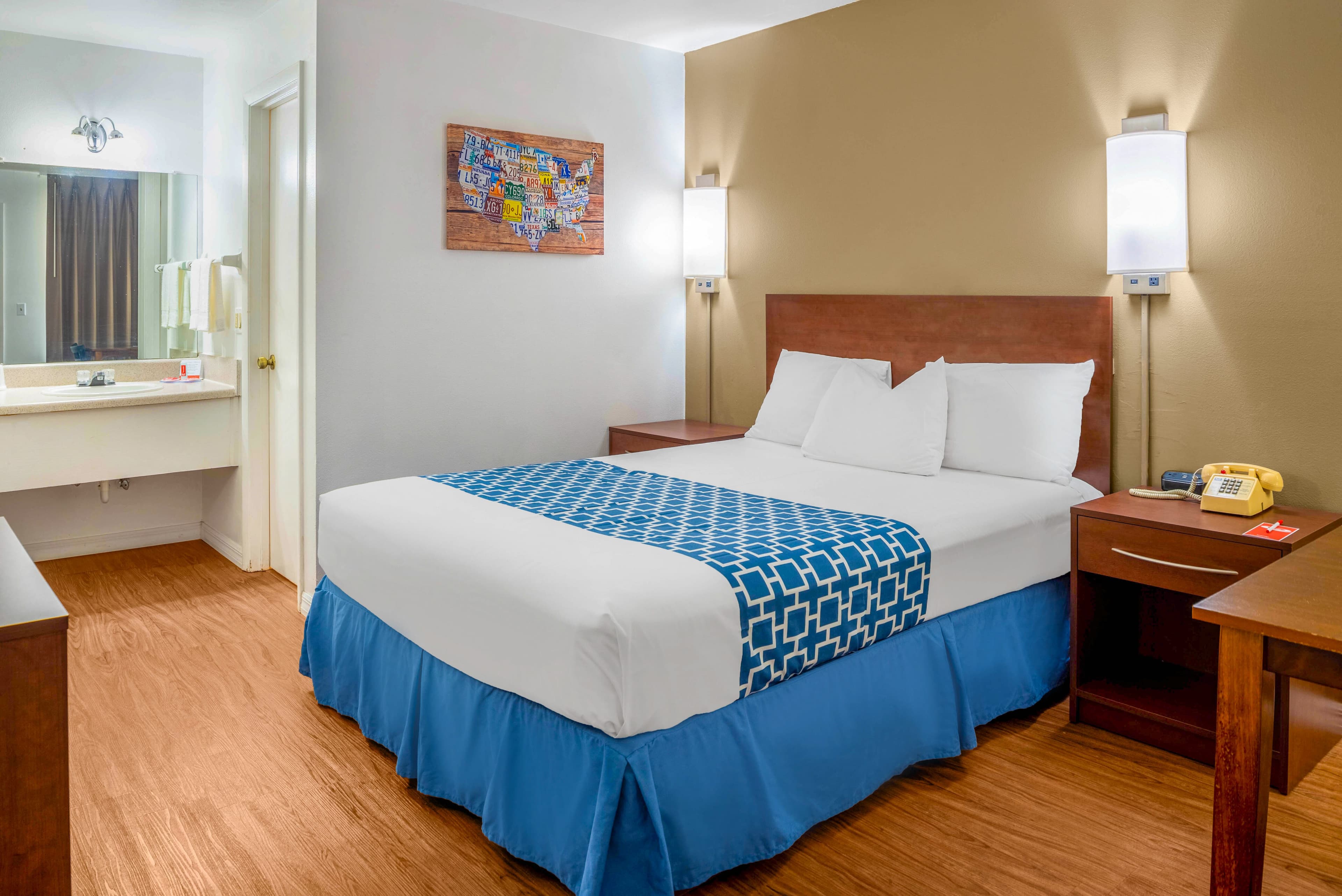 Econo Lodge Crystal River — 13