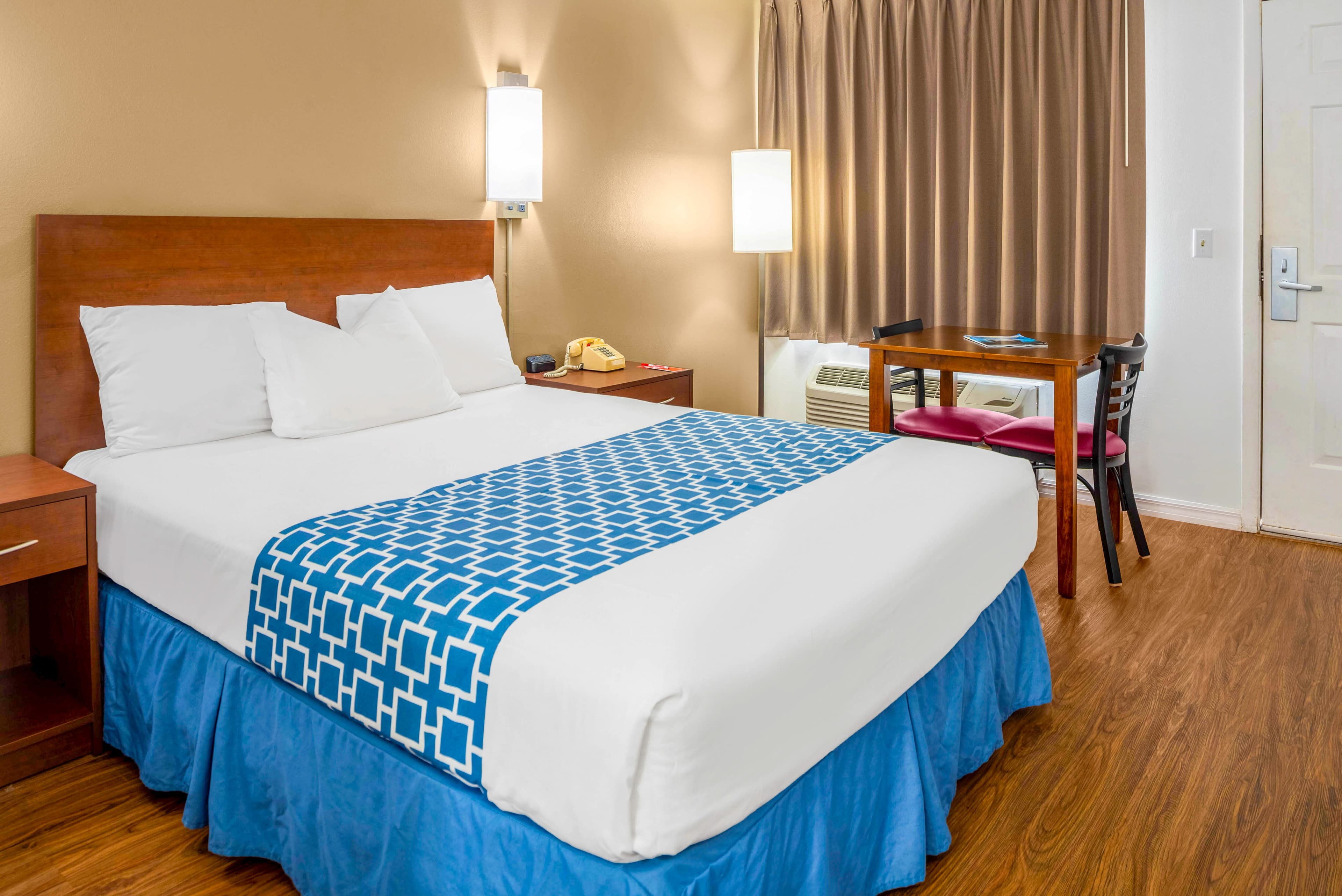 Econo Lodge Crystal River — 14