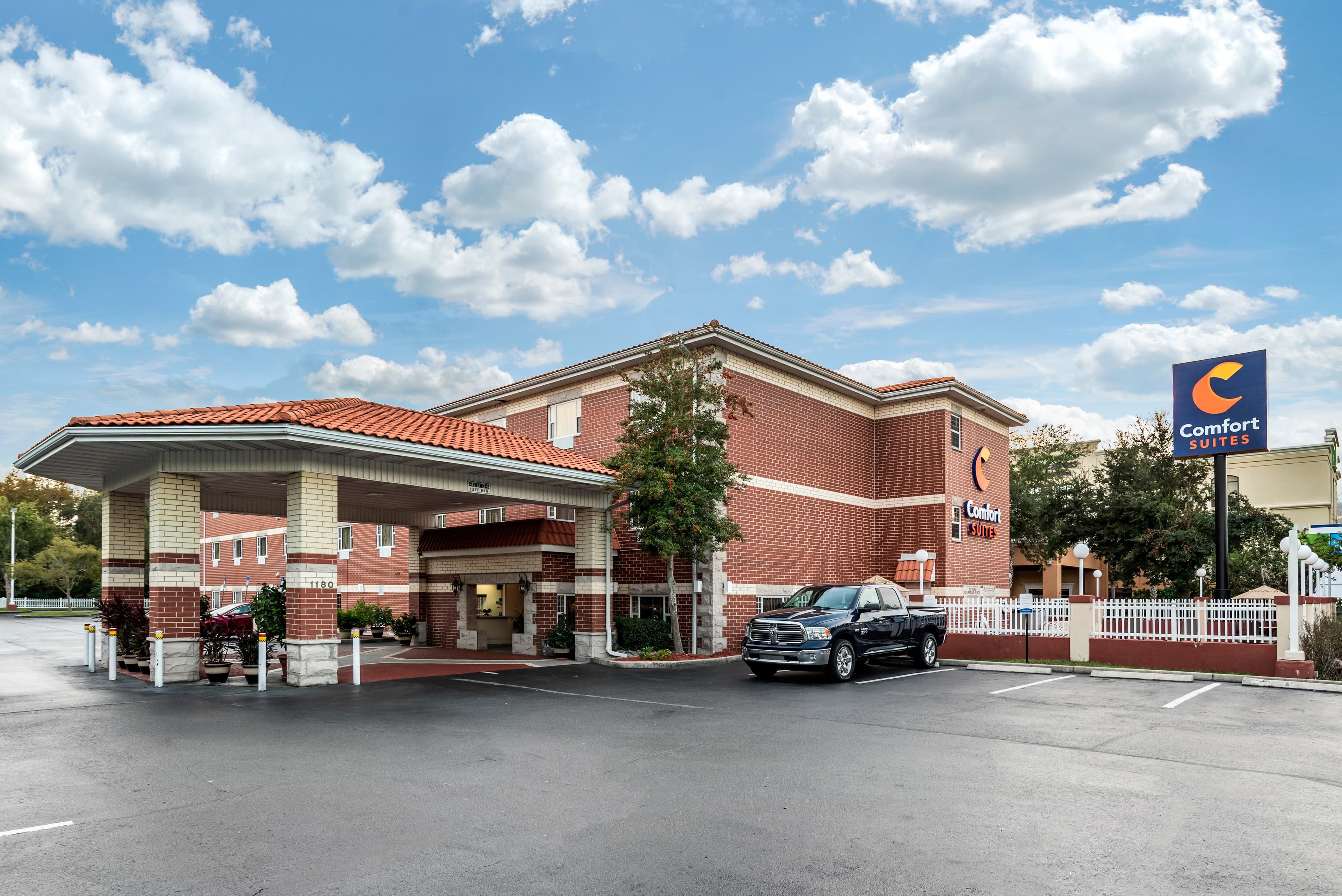 Comfort Suites Jacksonville Airport - Image 1