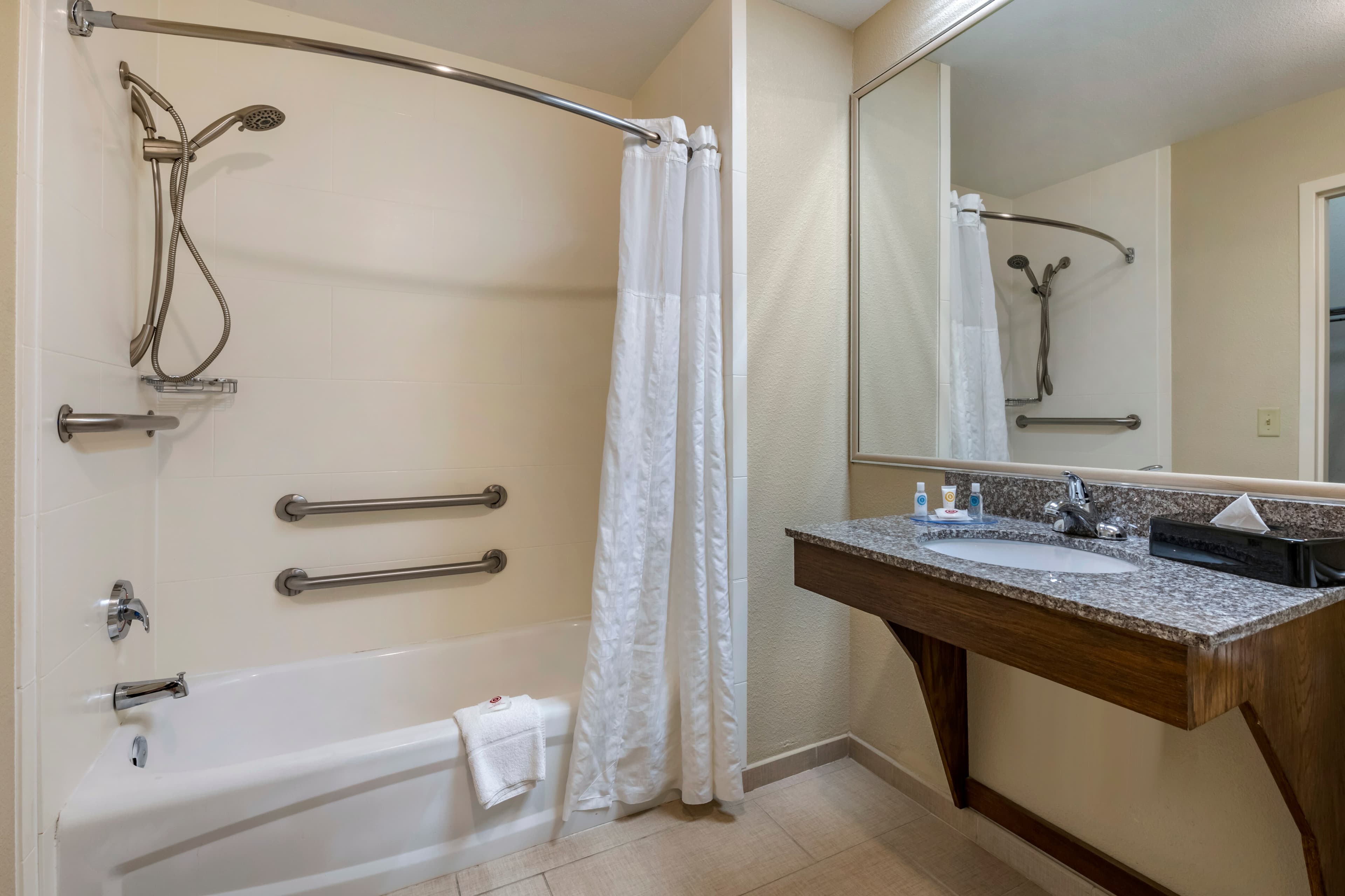 Comfort Inn & Suites DeLand - near University - Image 4