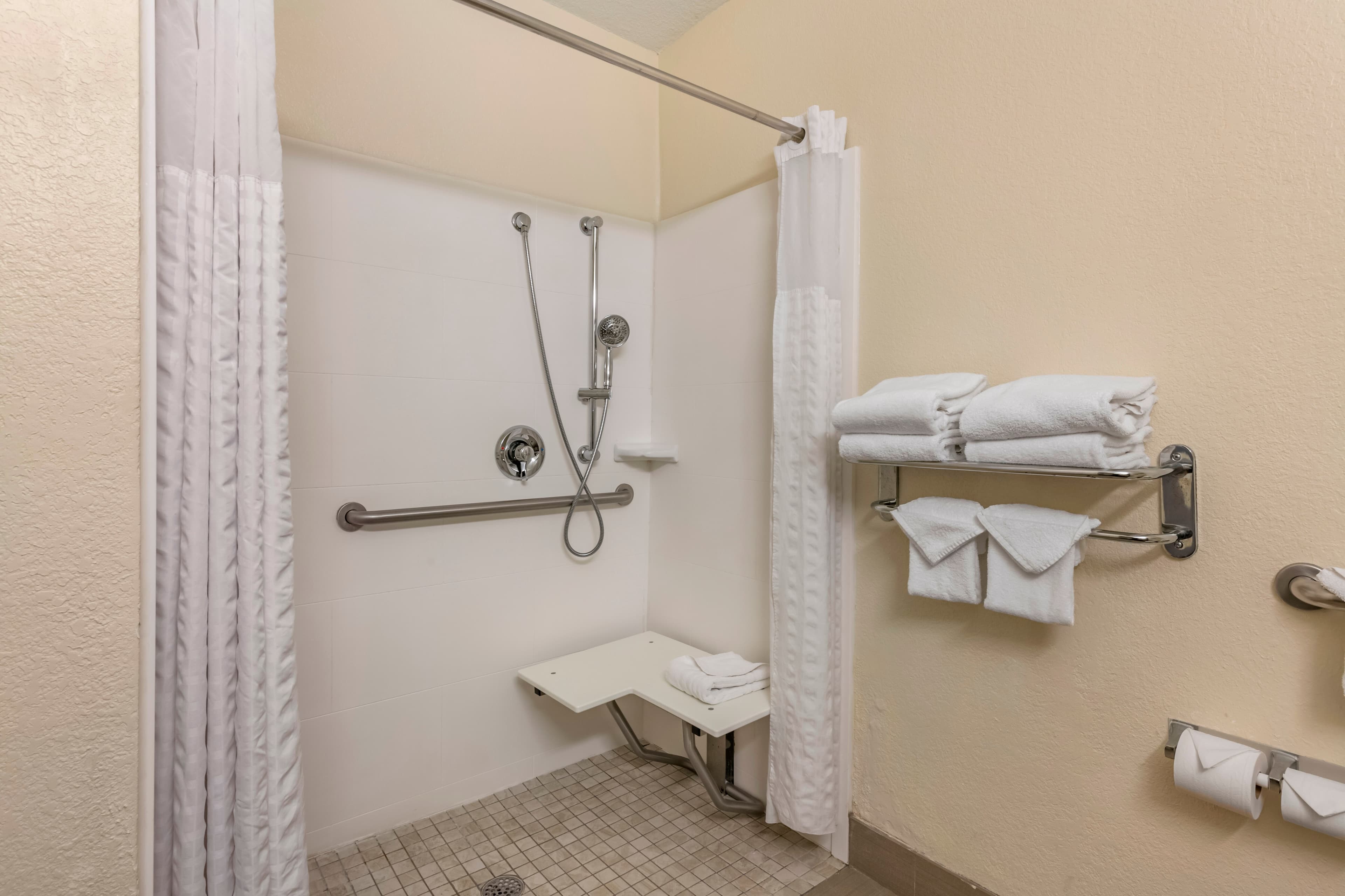 Comfort Suites Maingate East — 17