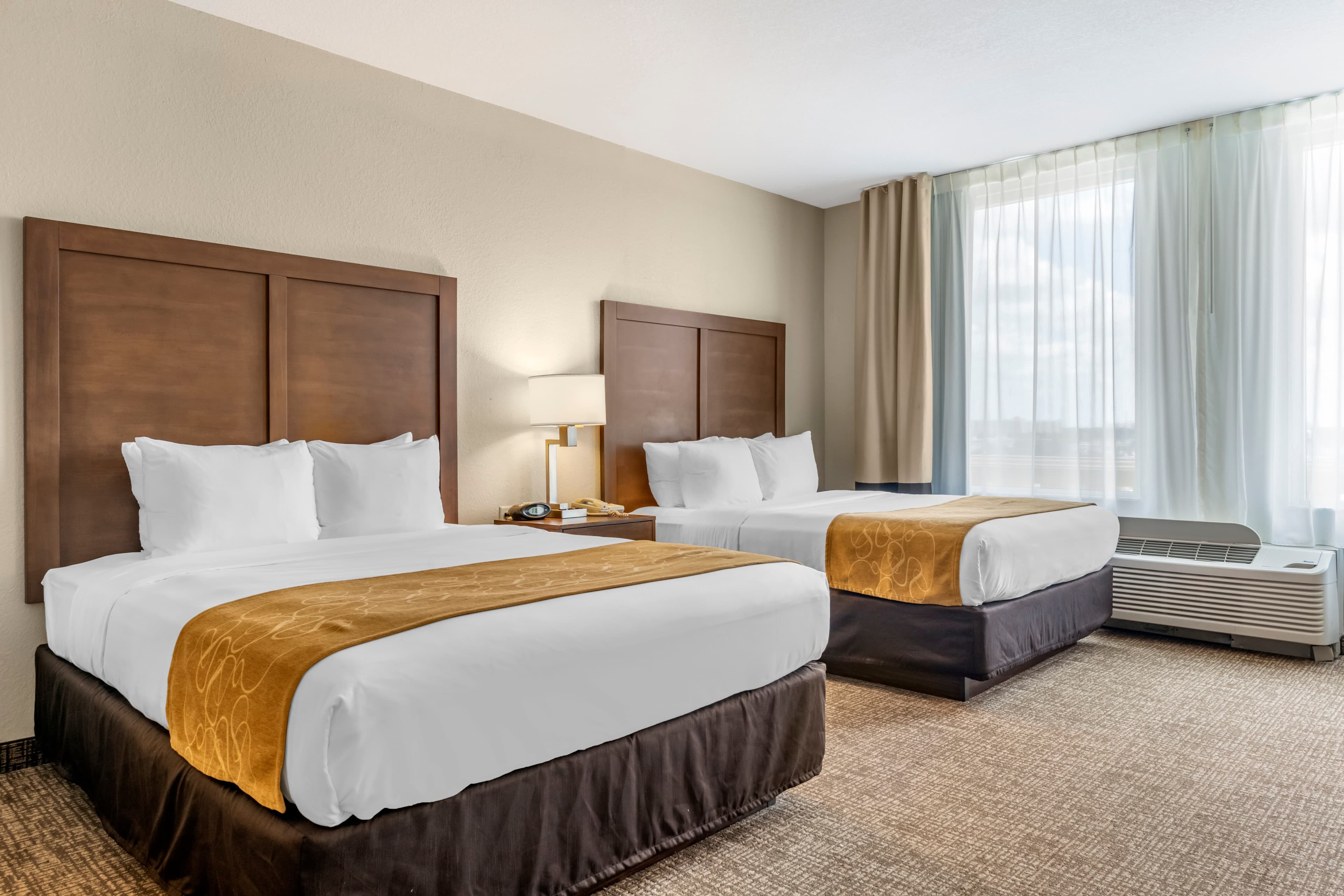 Comfort Suites Maingate East — 19