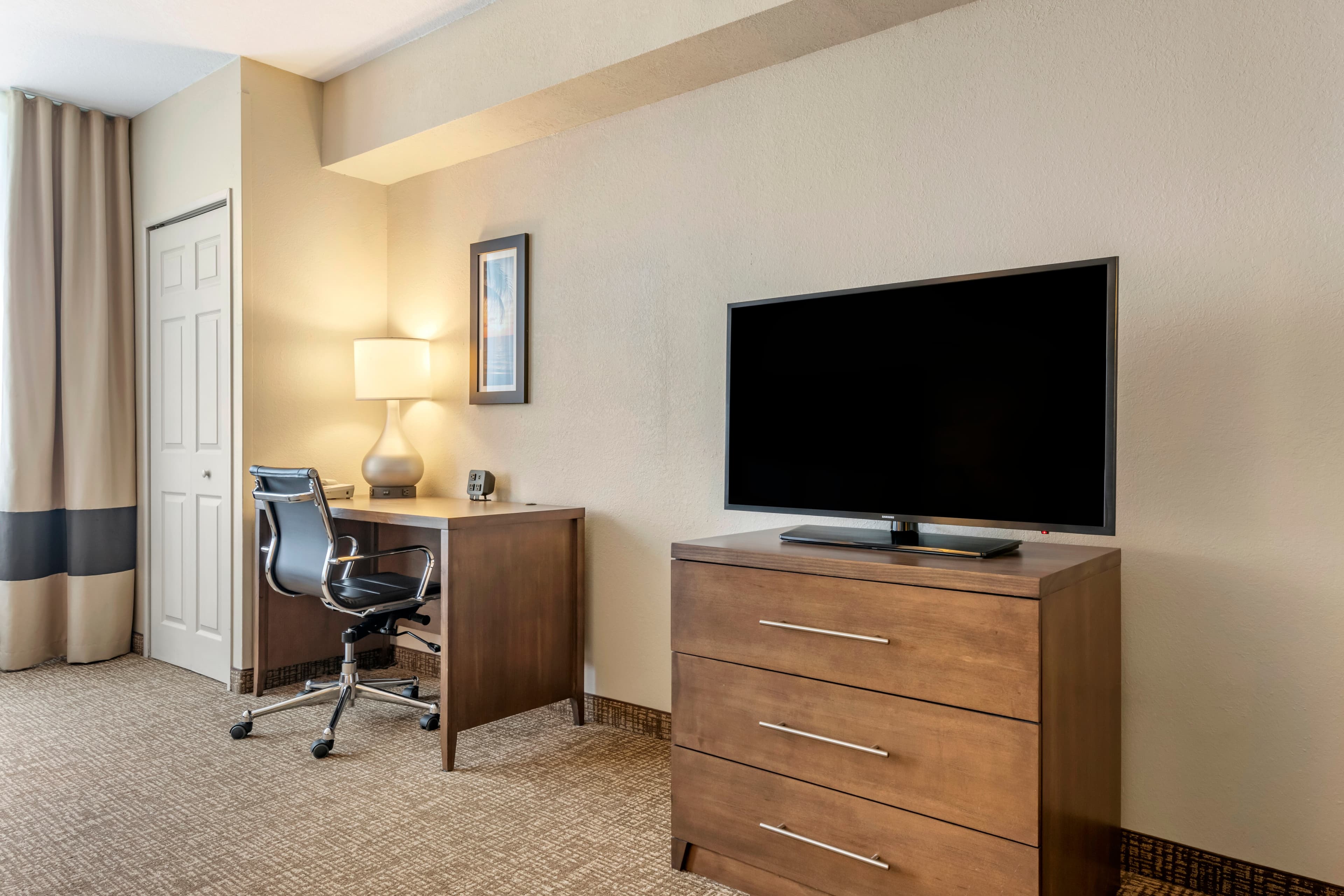 Comfort Suites Maingate East — 27
