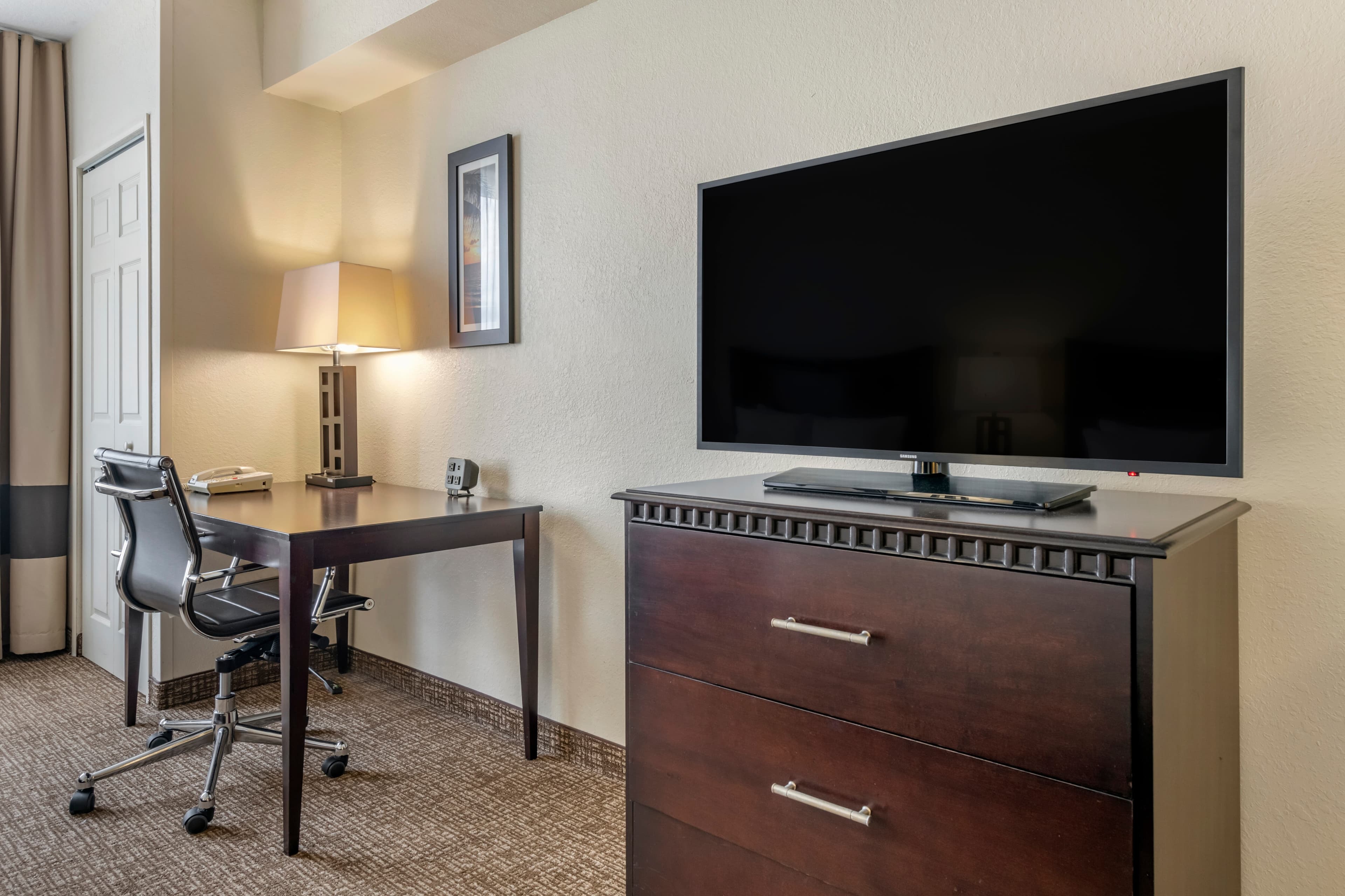 Comfort Suites Maingate East — 28
