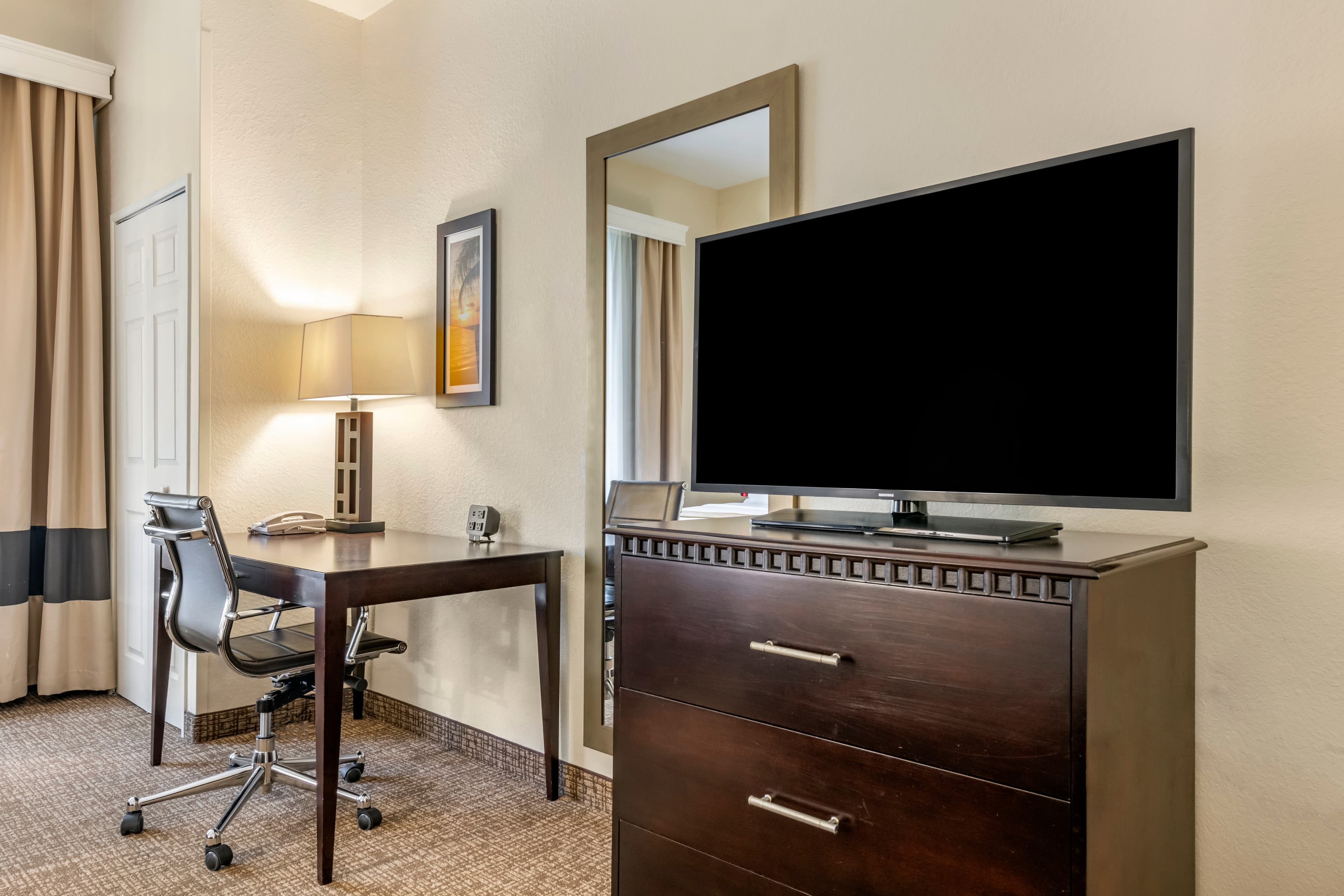 Comfort Suites Maingate East — 6