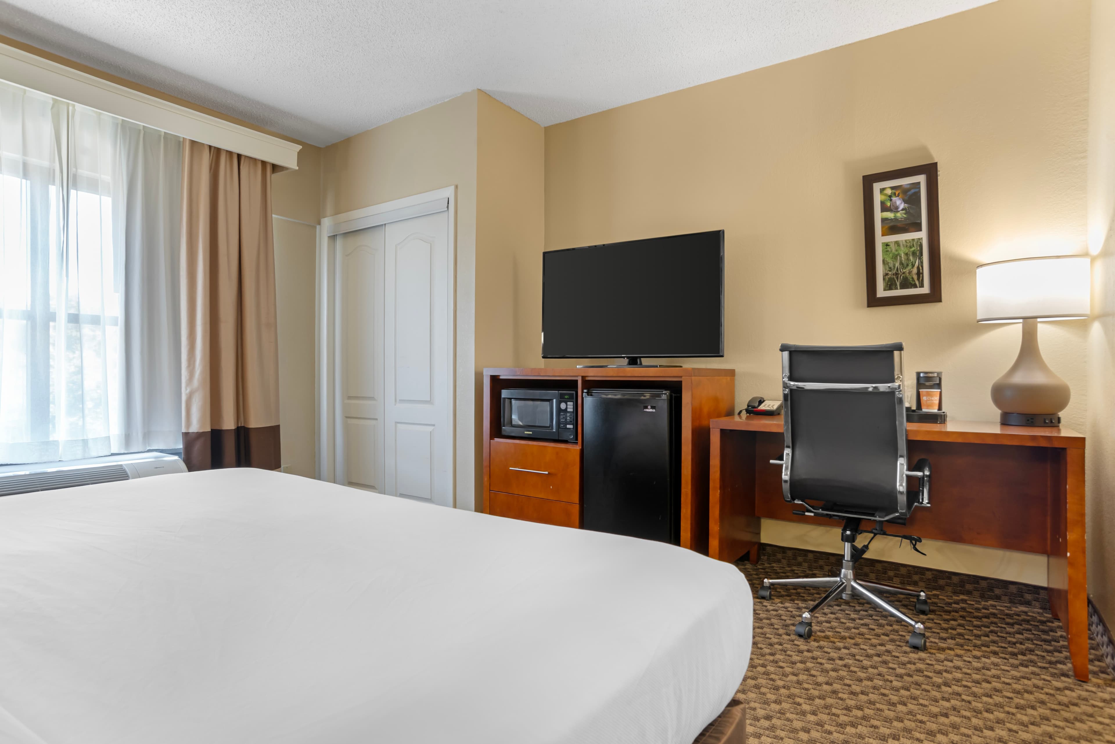 Comfort Suites Tallahassee Capitol - University Area - Image 4