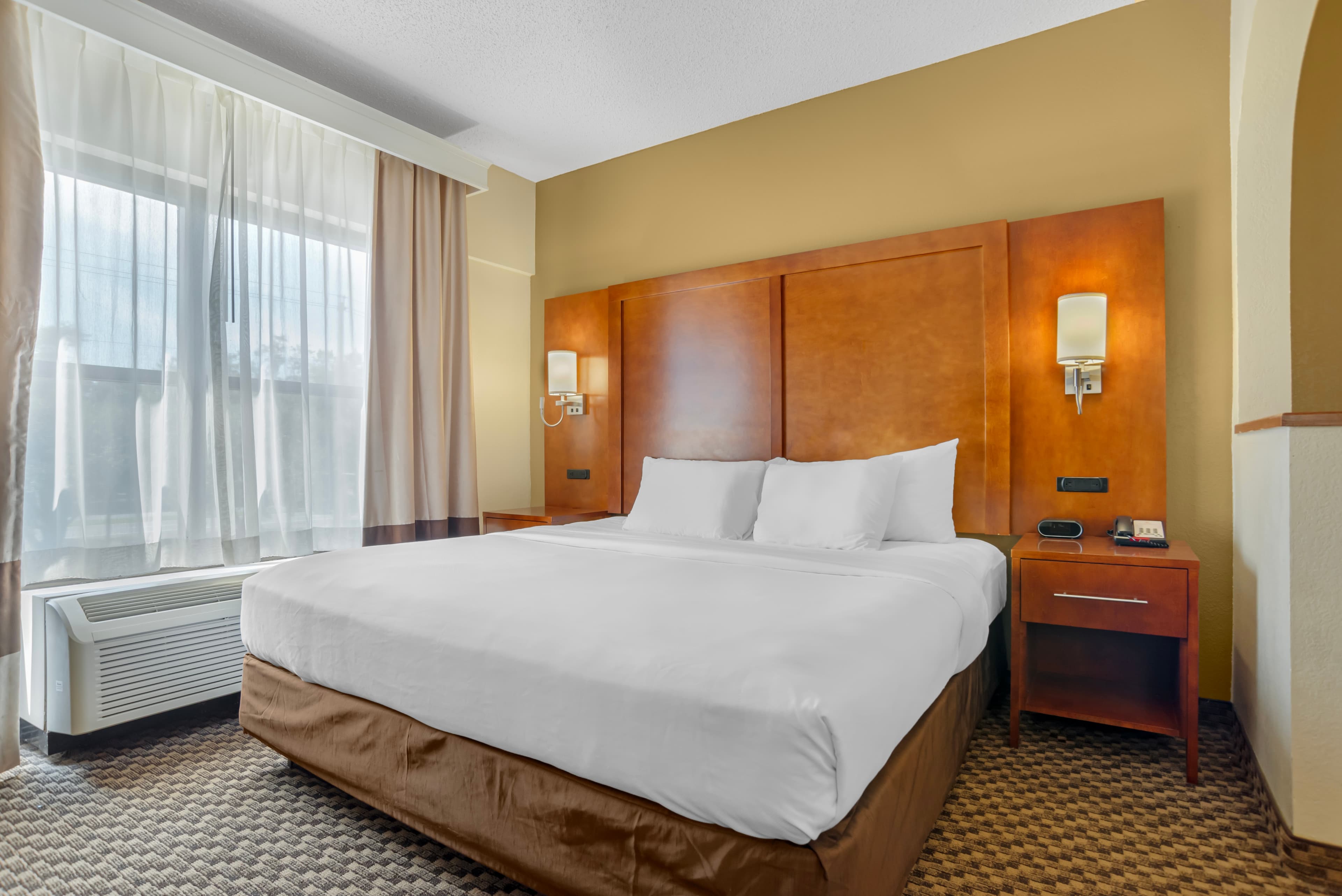 Comfort Suites Tallahassee Capitol - University Area — 14