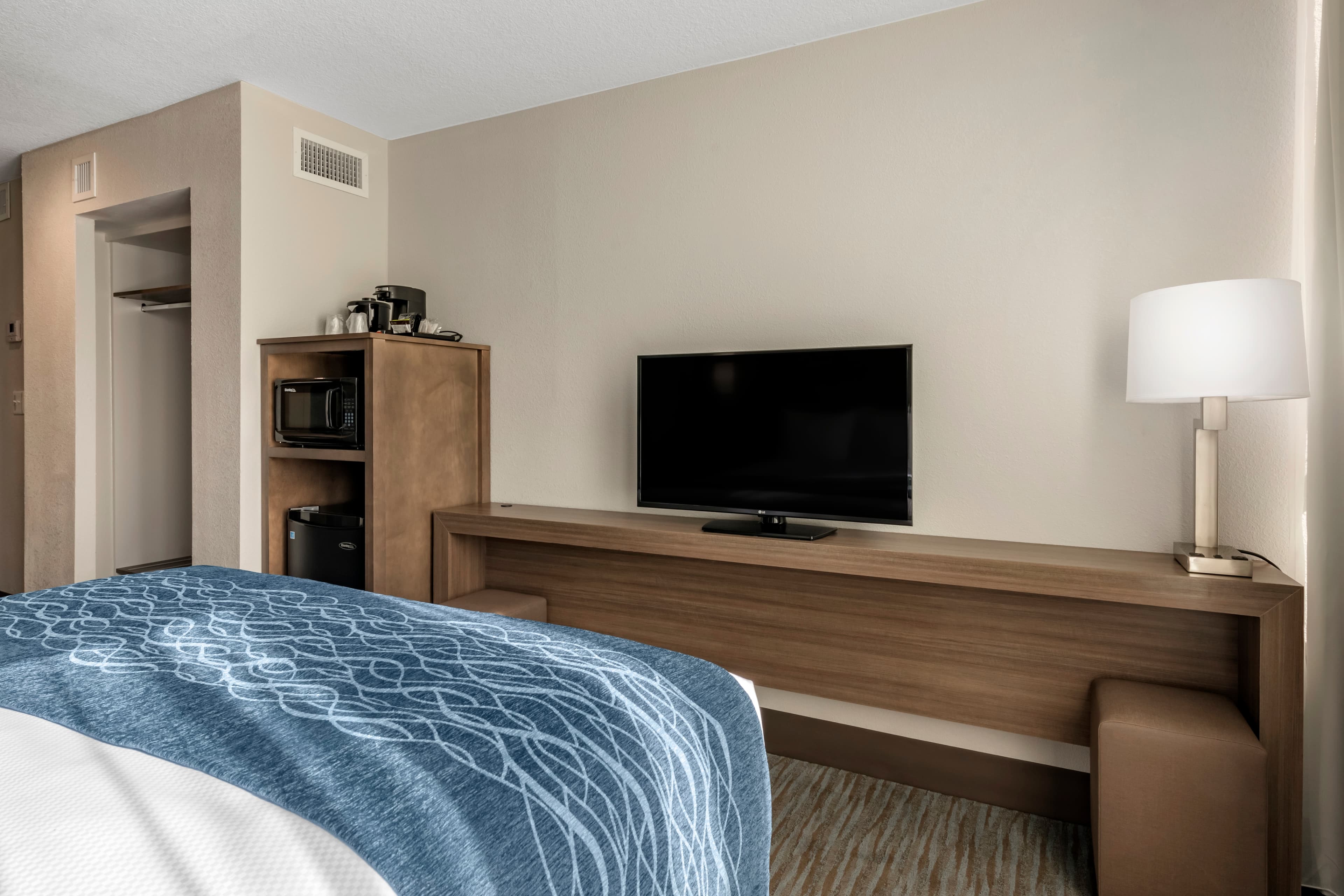 Comfort Inn & Suites Downtown Brickell-Port of Miami - Image 4
