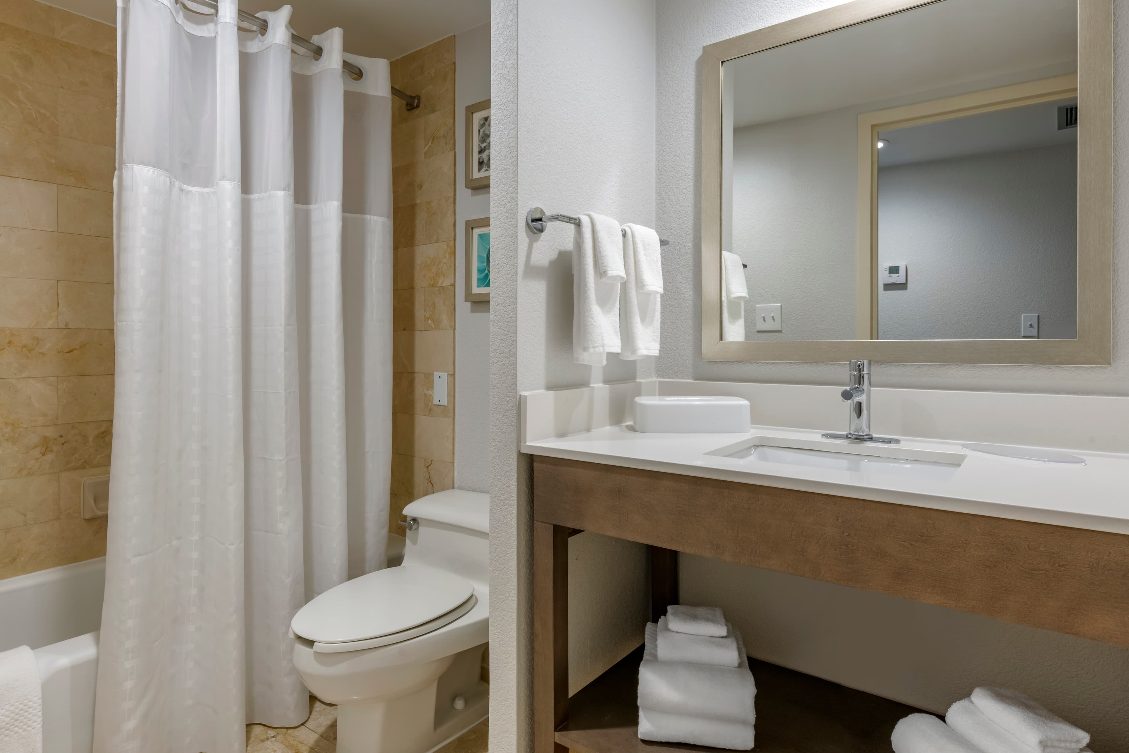 Comfort Inn & Suites Downtown Brickell-Port of Miami - Image 5