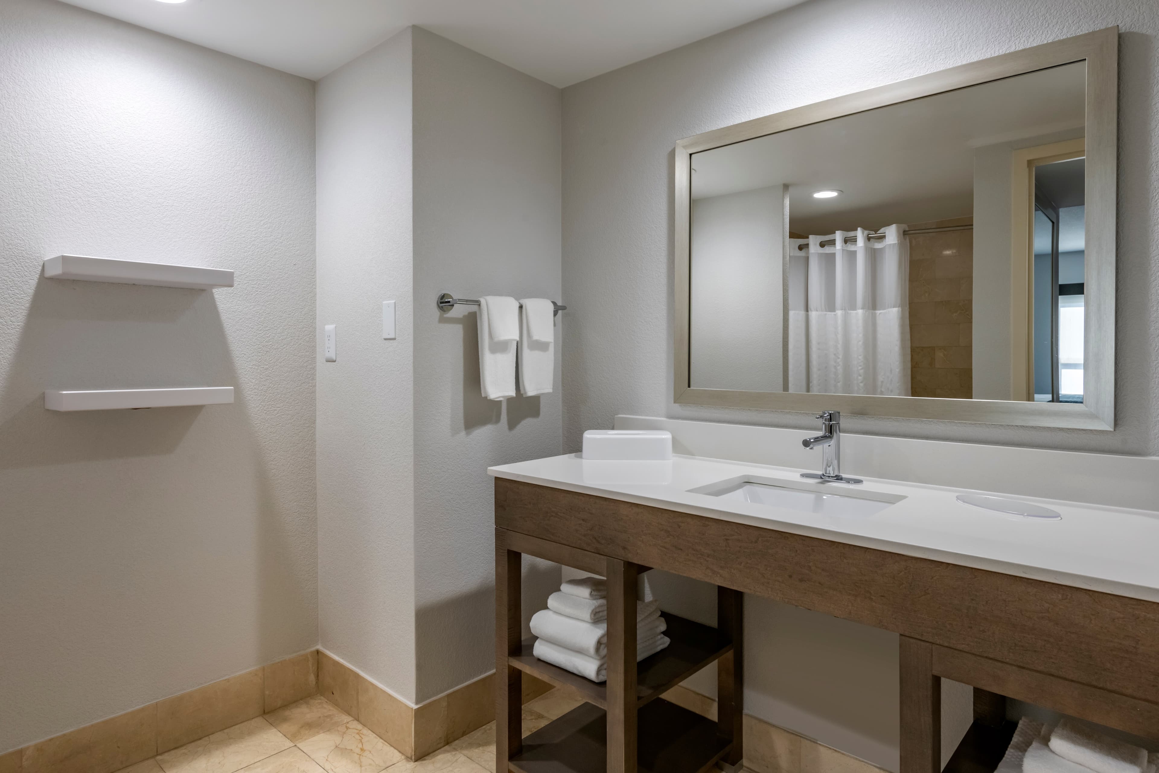 Comfort Inn & Suites Downtown Brickell-Port of Miami — 25