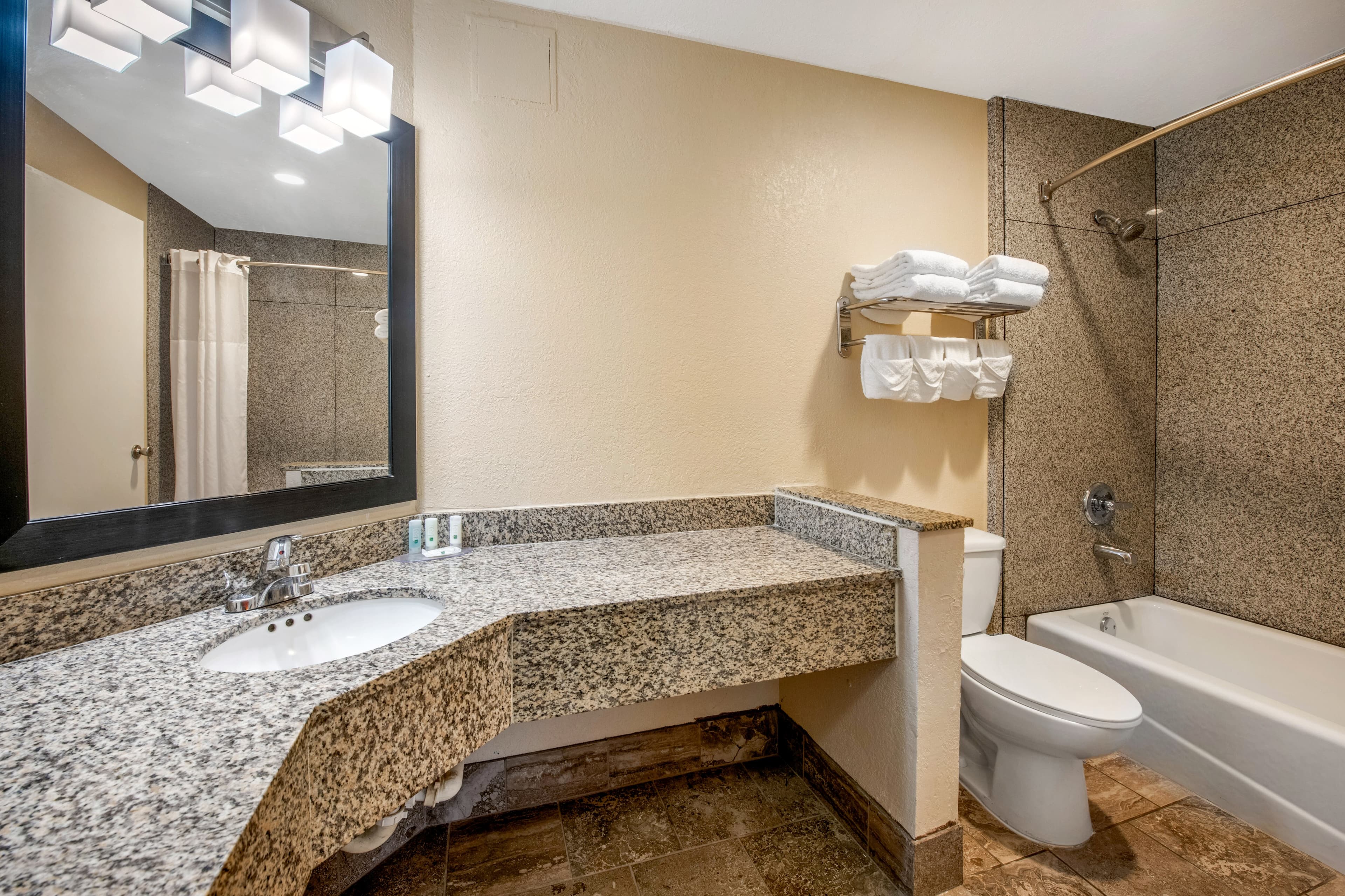 Quality Inn & Suites Jacksonville-Baymeadows - Image 5