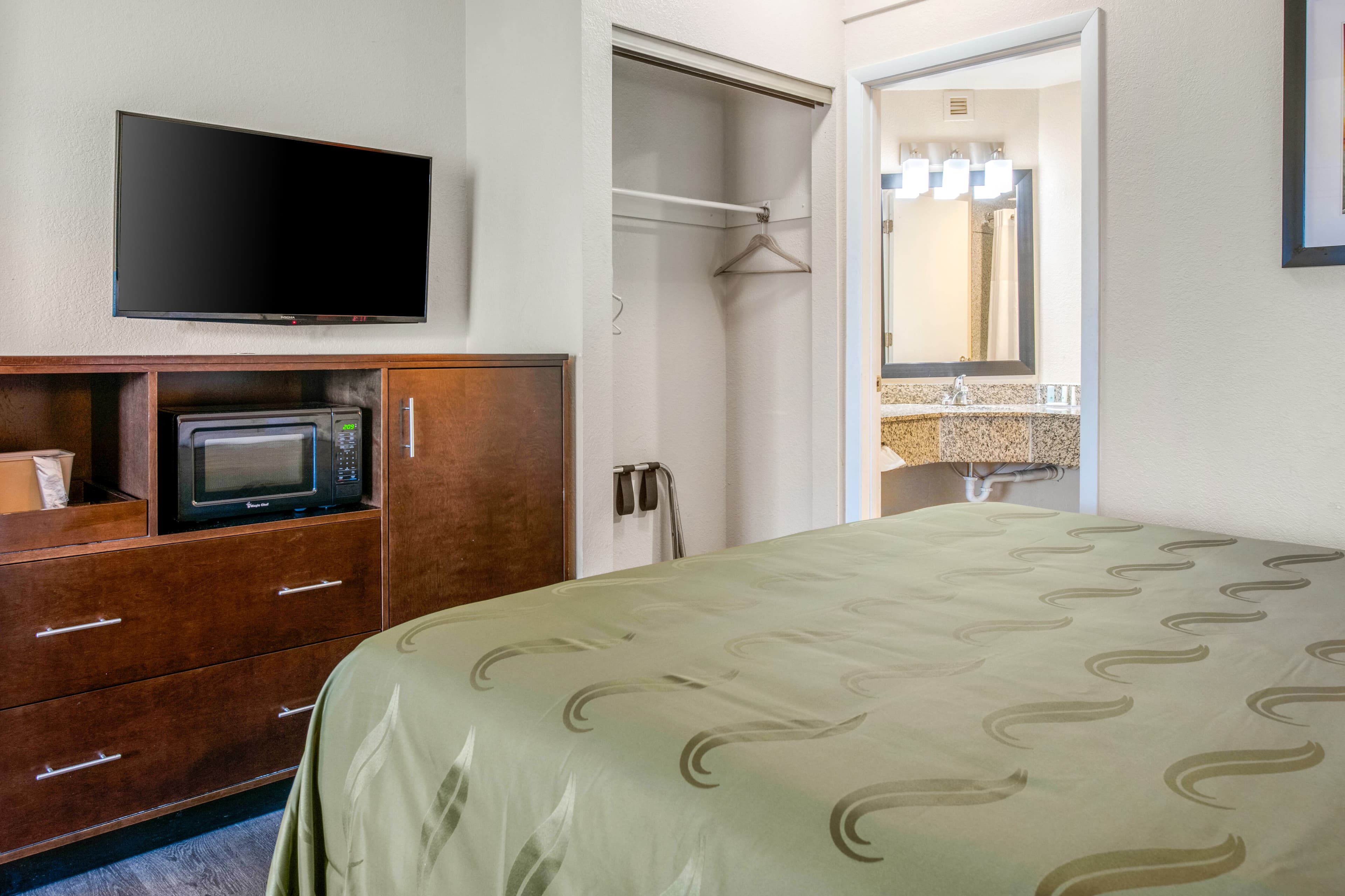 Quality Inn & Suites Jacksonville-Baymeadows — 10