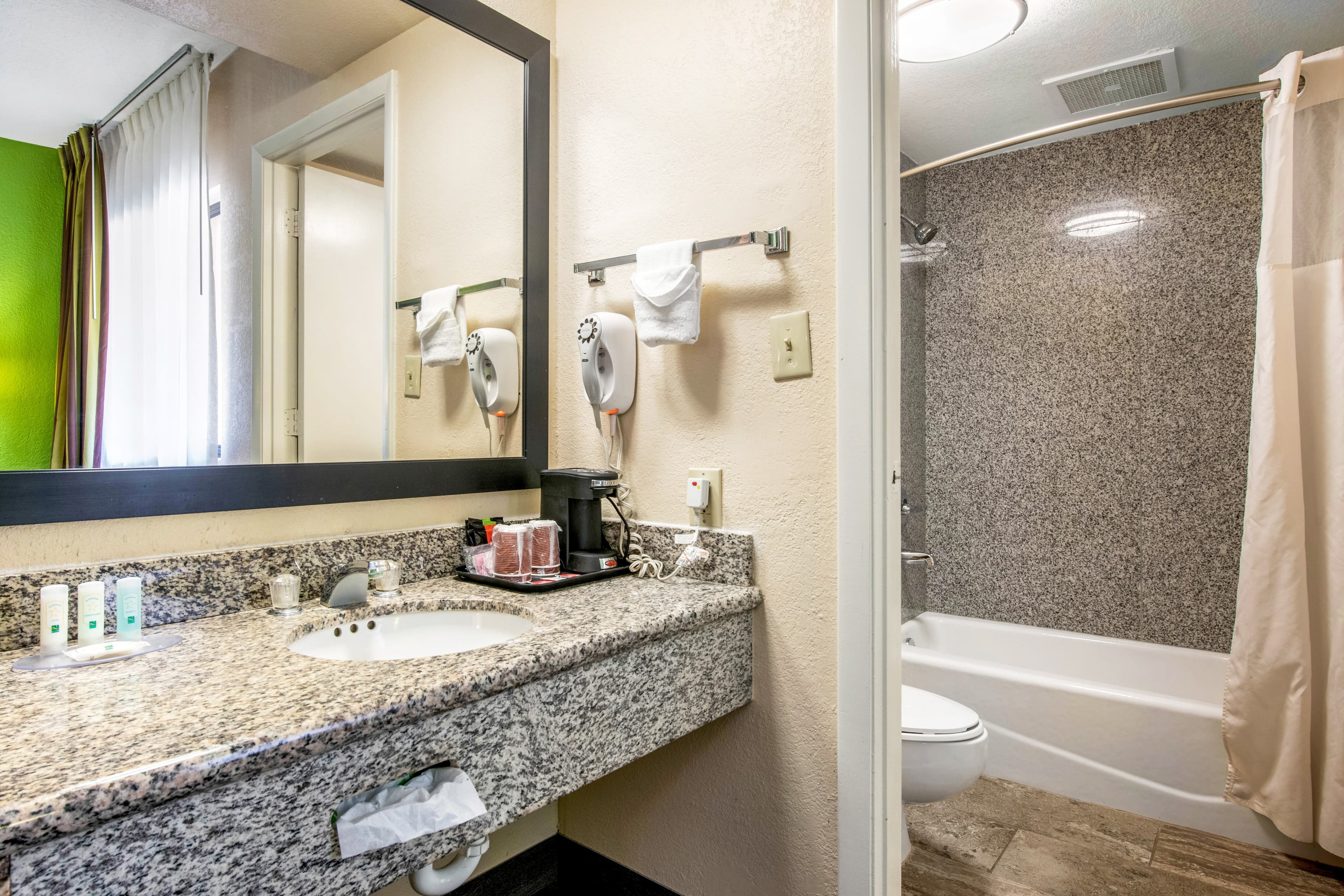 Quality Inn & Suites Jacksonville-Baymeadows — 19
