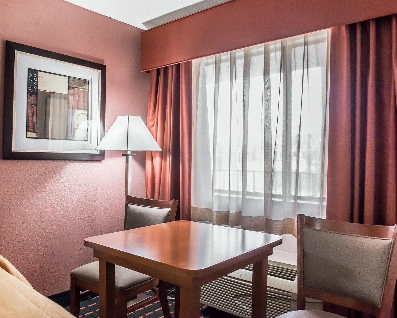 Quality Inn Marianna South - Image 4