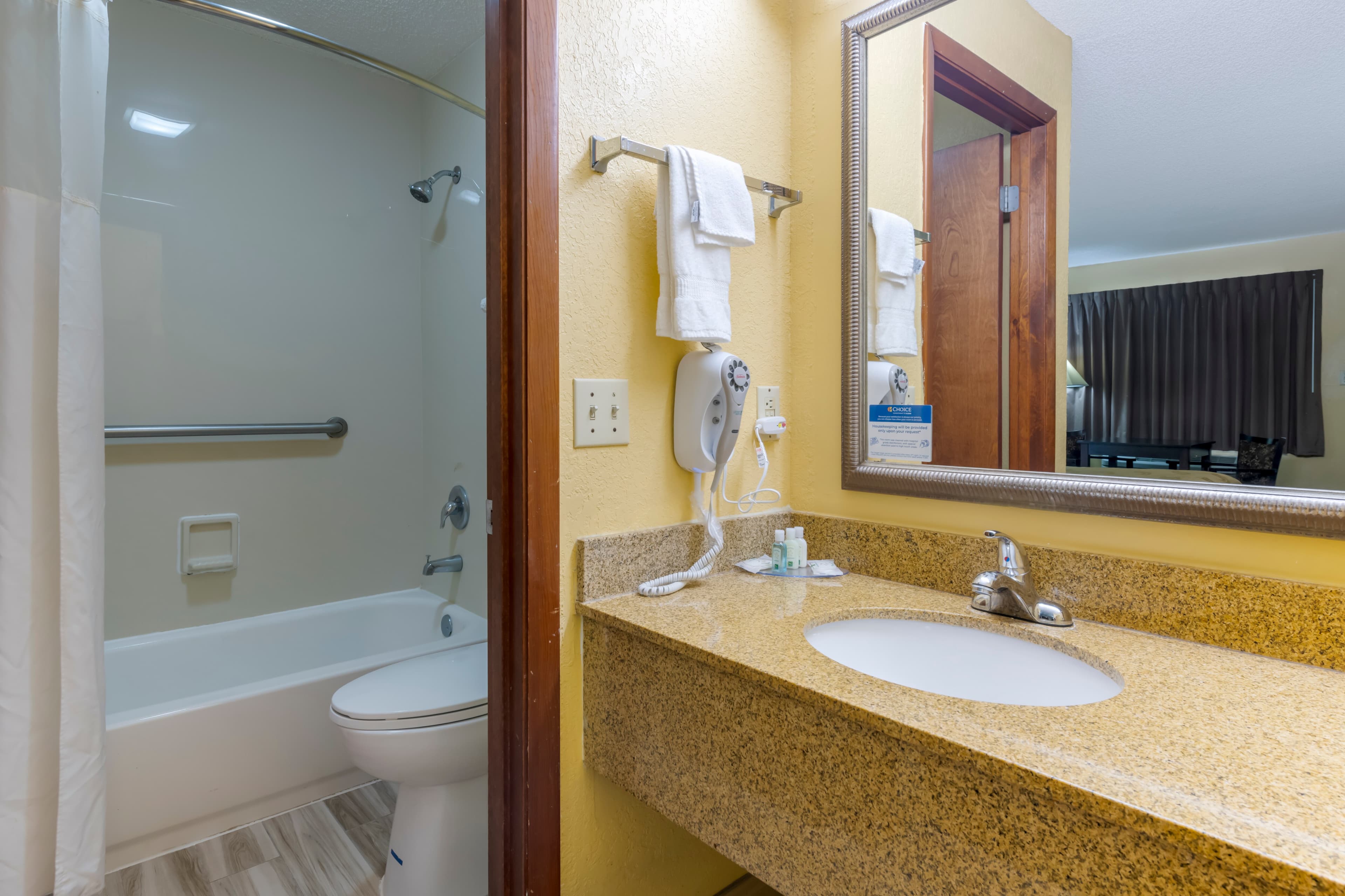 Quality Inn & Suites Mt Dora North - Image 5