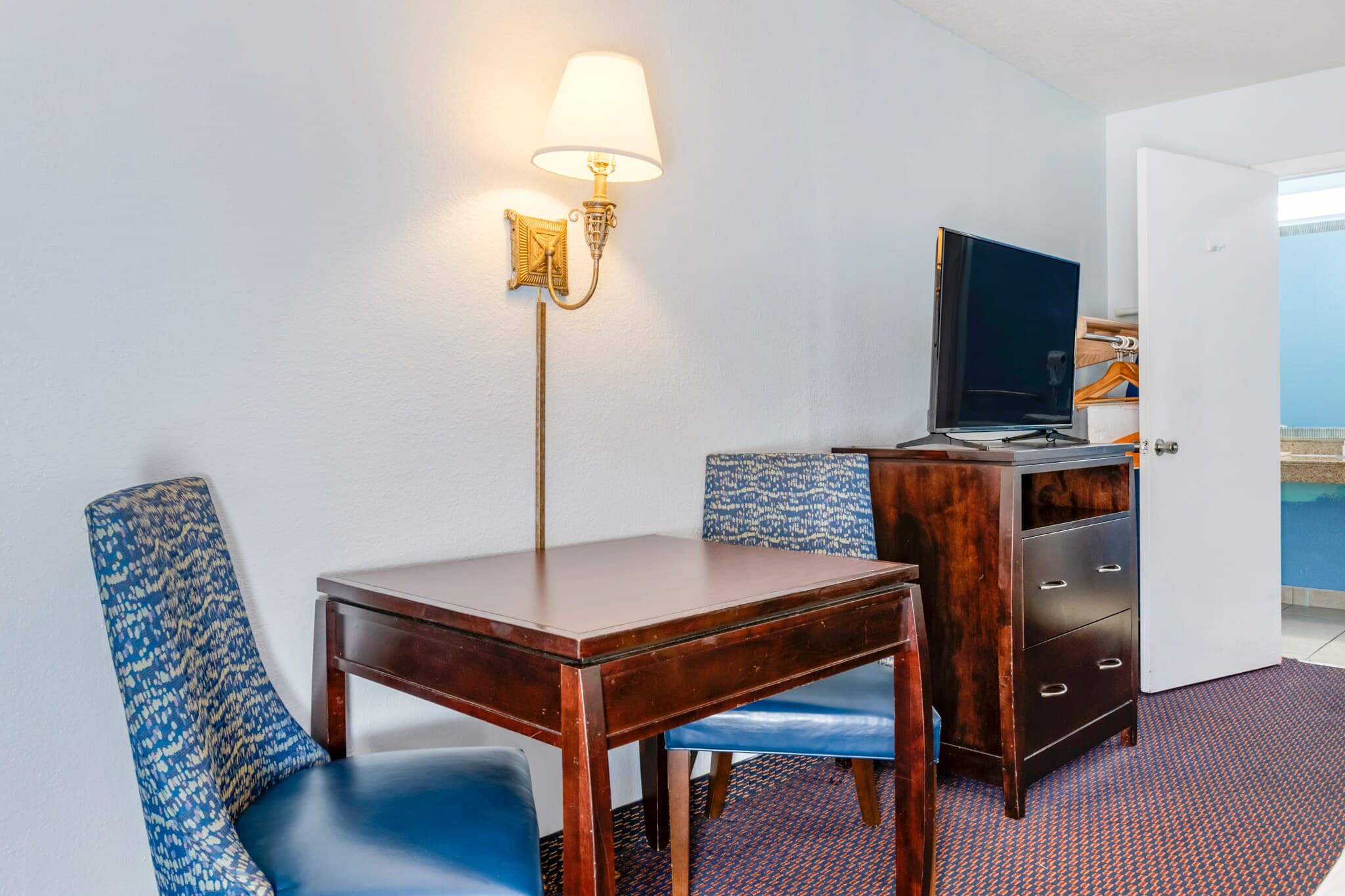 Quality Inn Sarasota North Near Lido Key Beach - Image 3