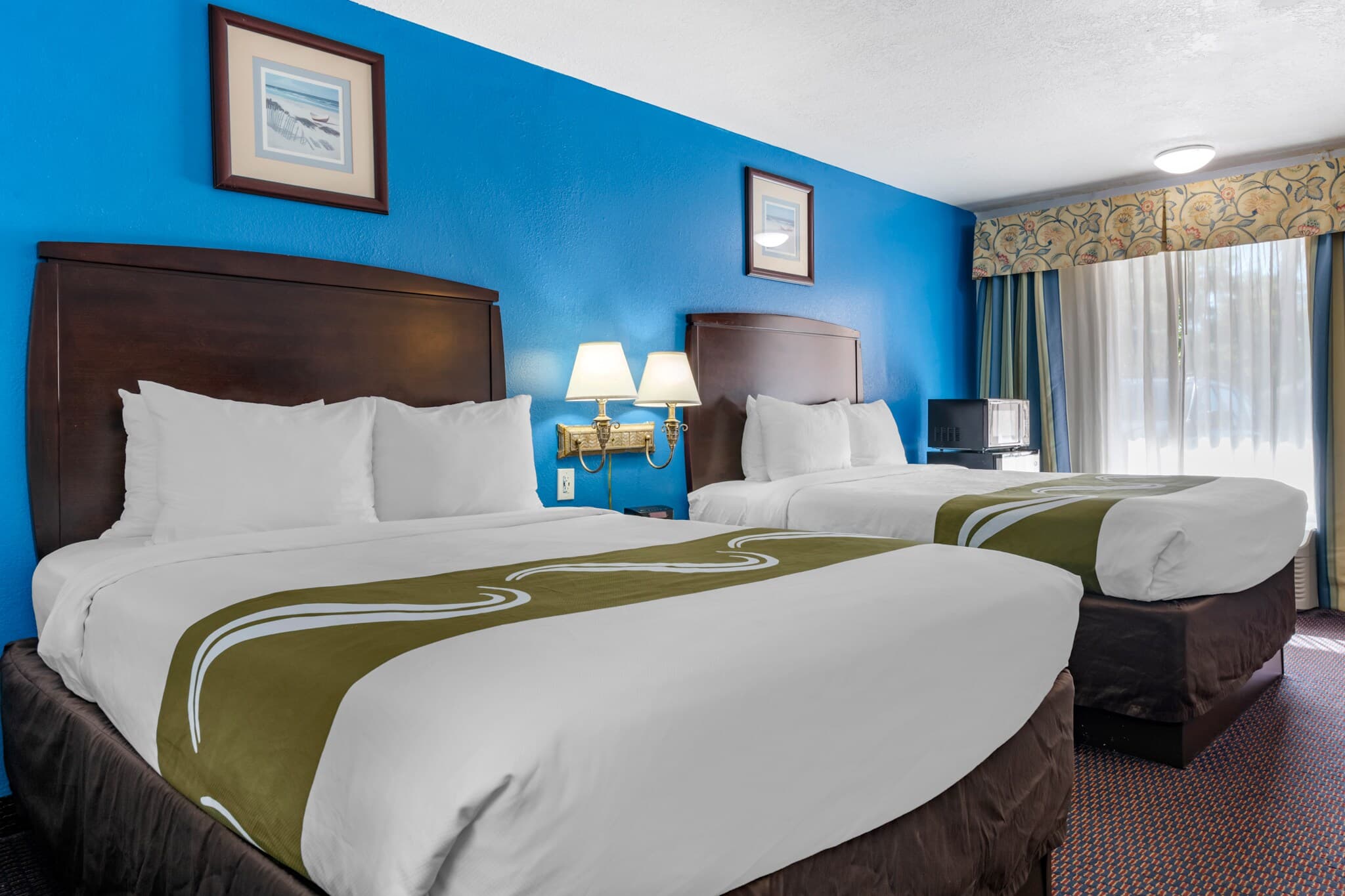 Quality Inn Sarasota North Near Lido Key Beach - Image 4